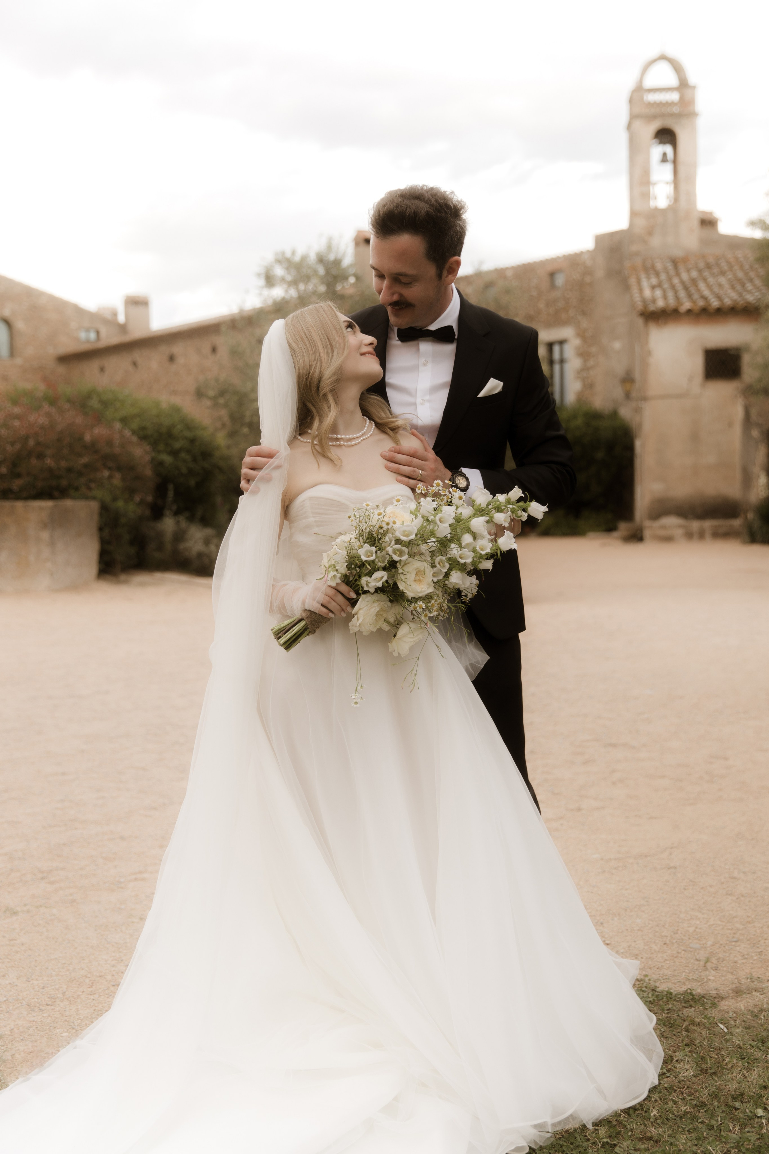 PJ & Yonna. Hotel Castell d’Emporda. Paola fotógrafo / videografo de bodas en Barcelona