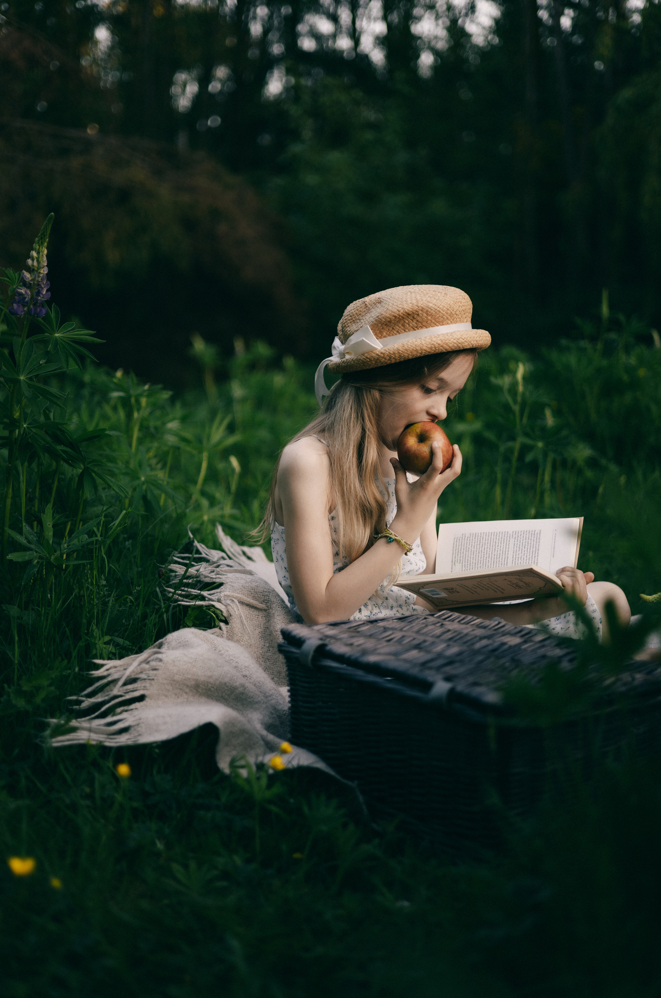 Thematic children’s photo shoot in the park. Yana Bobrova | Artistic Photography