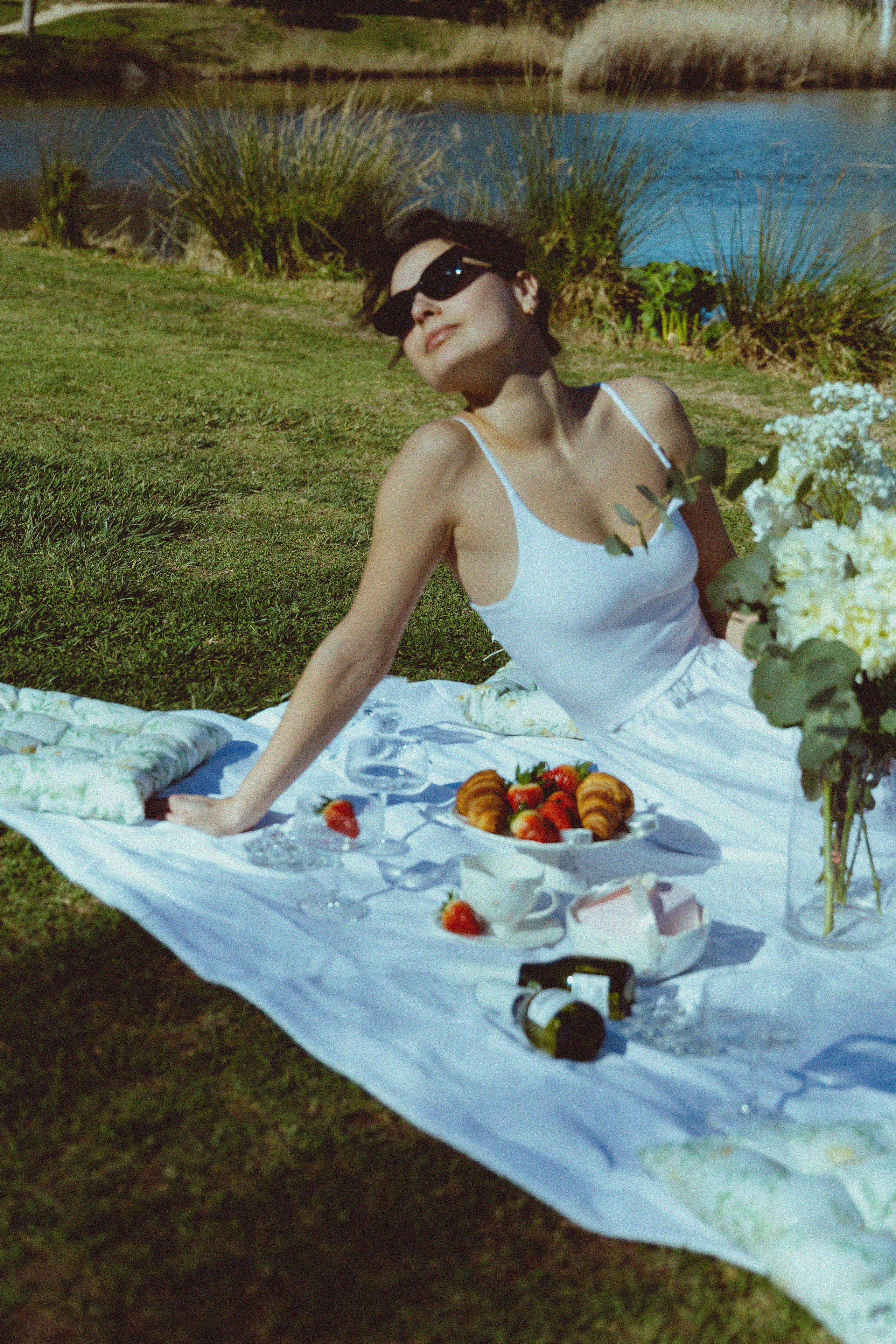 Aesthetic Photo-Picnic in Valencia. Lana Petrychenko — Portrait & Family Photographer. Valencia, Spain