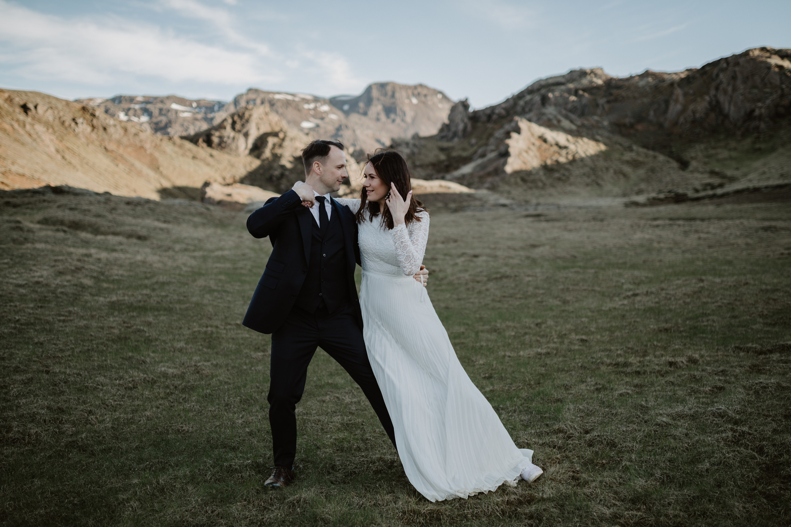 Candid couple’s moment in Iceland’s untamed wilderness, where love meets adventure