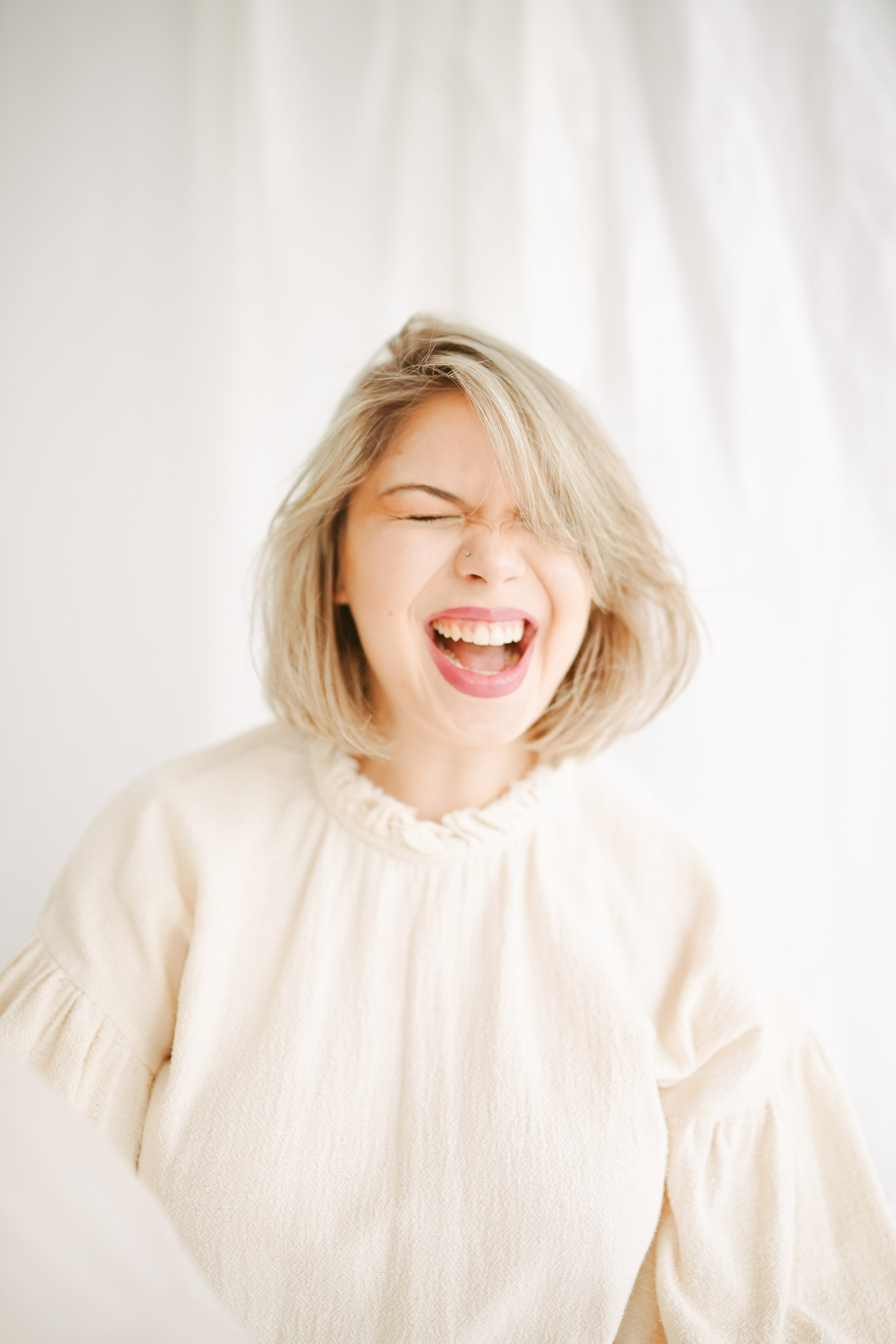 Fotografie de Portret Brașov | Artist Mădălina Beda. Madalina Beda- Artist vizual, fotograf, doula la nastere, consultant babywearing Brasov si in toata tara