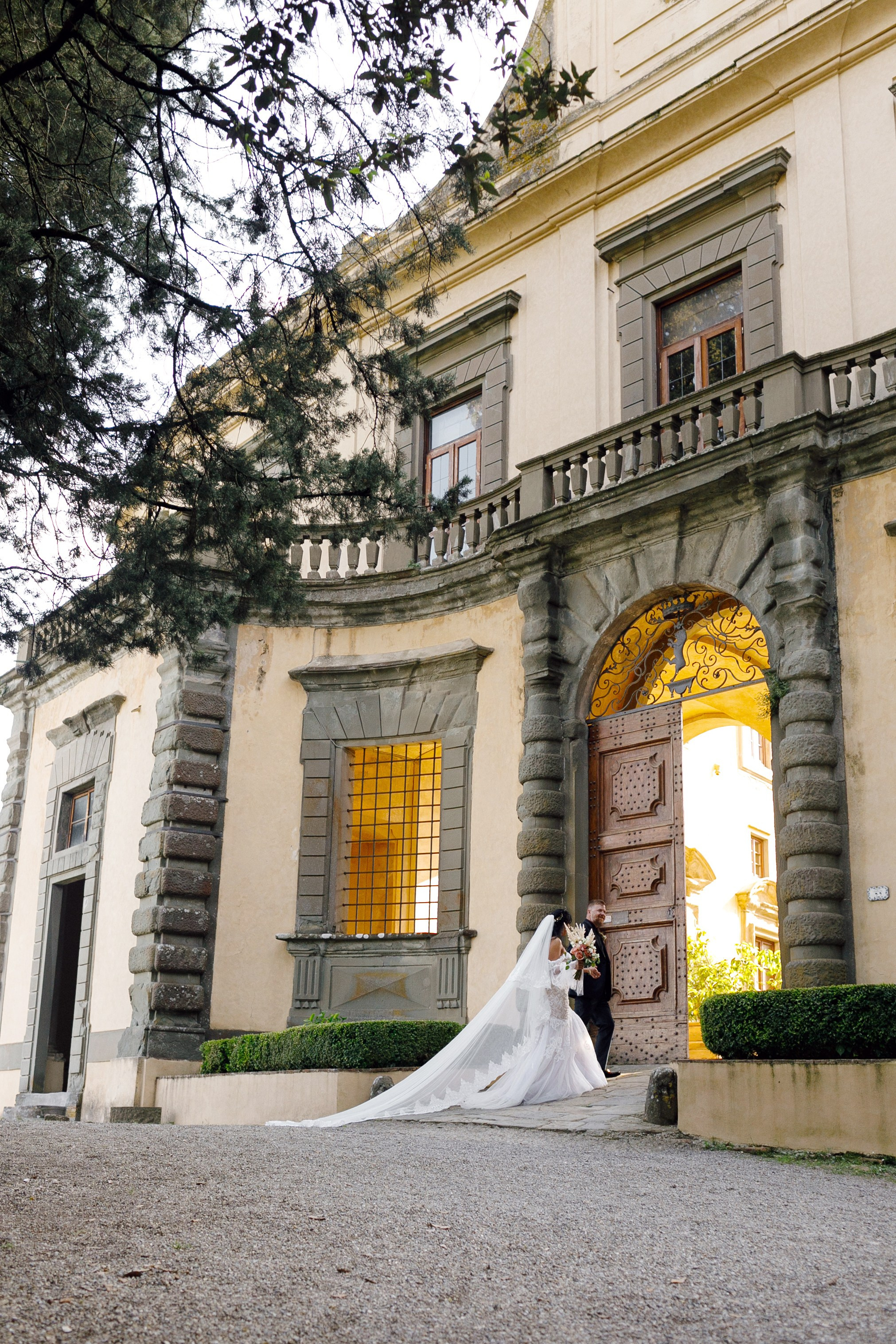 Tuscany Castello di Montegufoni wedding. Iurkovski PHOTOGRAPHY in Europe. Luxury destination weddings and events