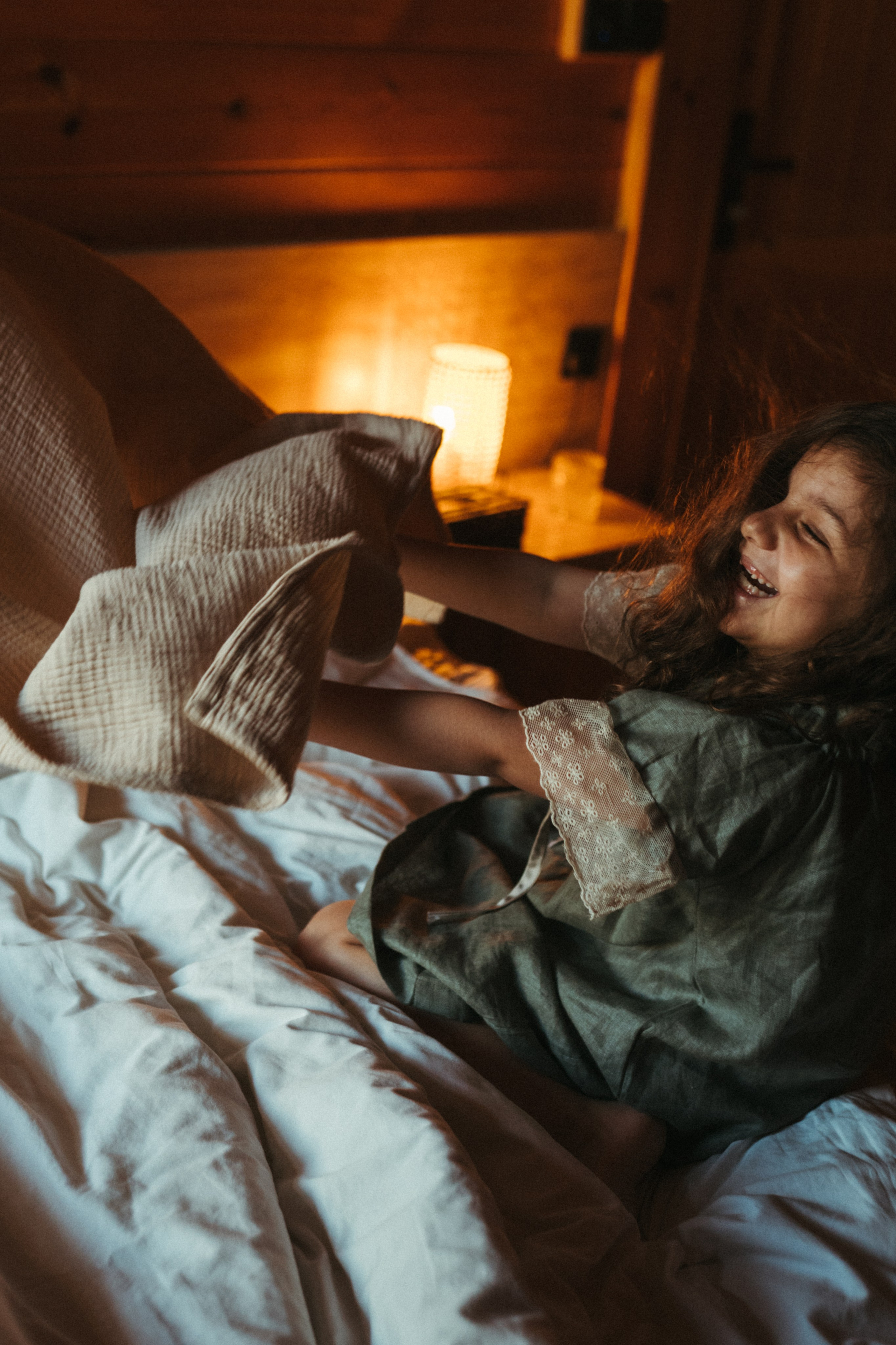 Amnah with daughters. Family photographer in Saudi Arabia