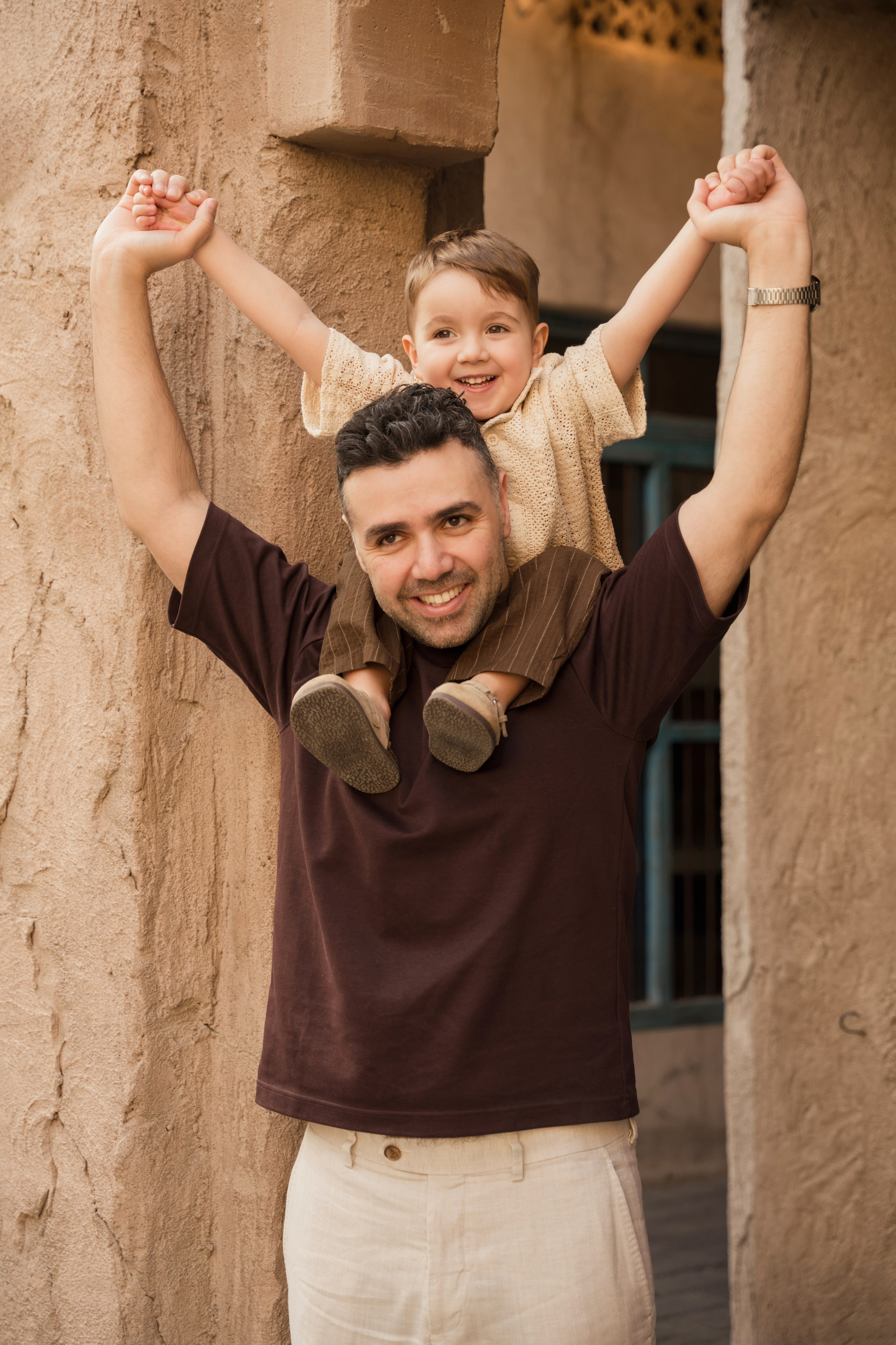 Old Town walk. Angela Iakovleva — Family Photographer in Dubai