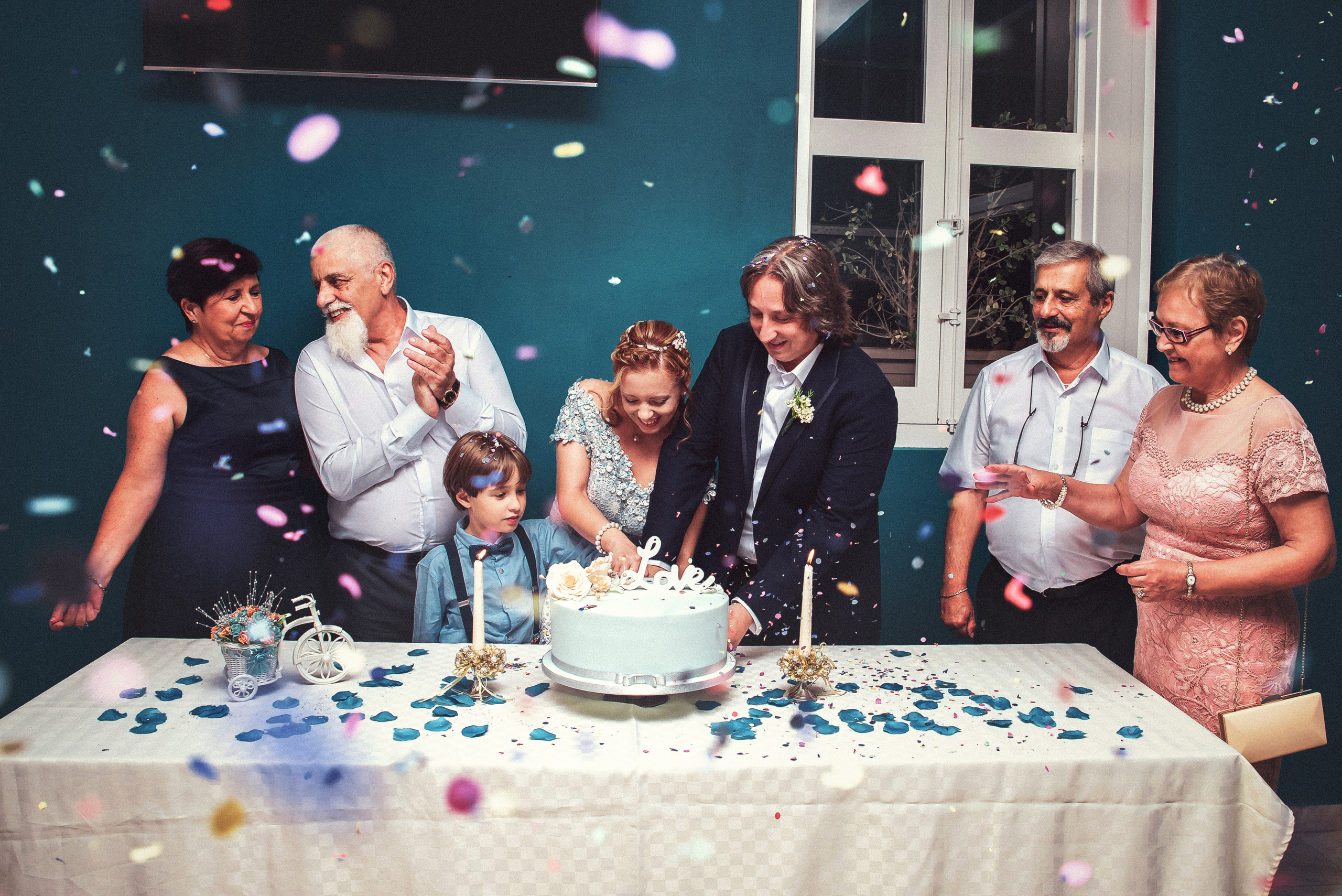 cut a wedding cake in Malta