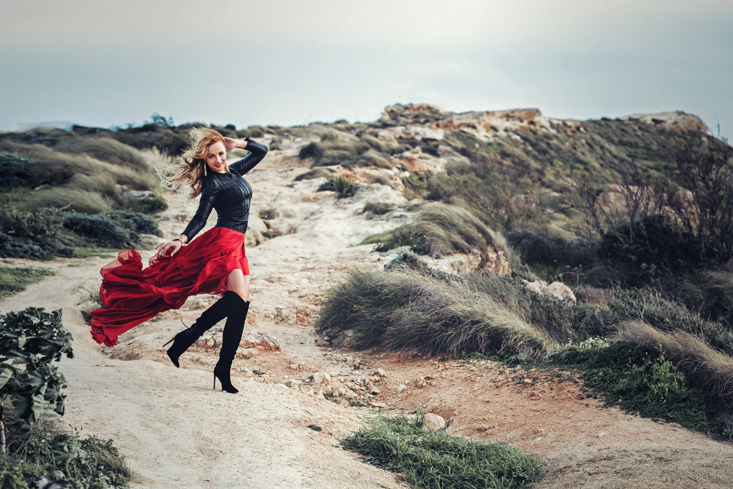 девушка и красивое платье