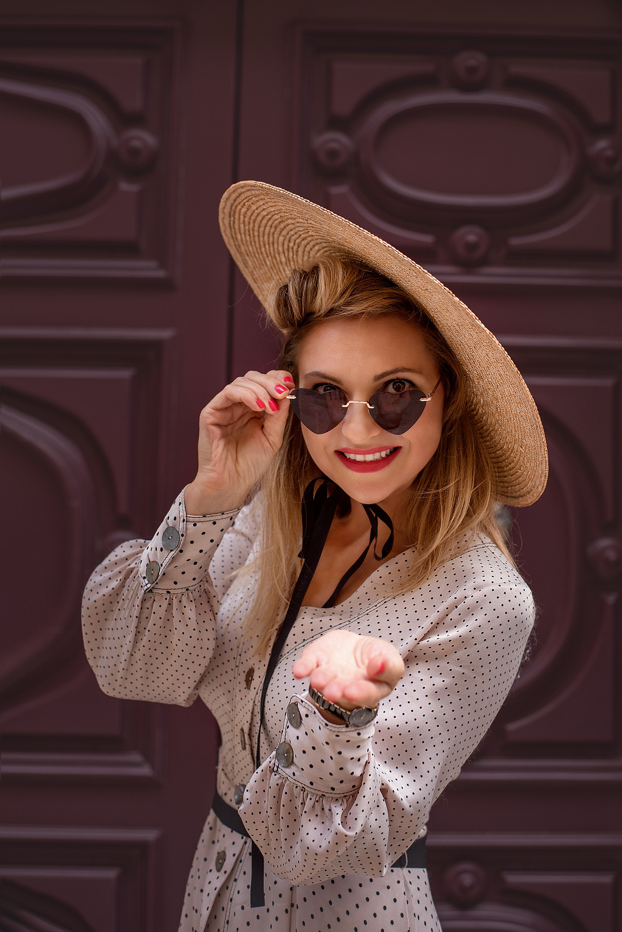 женщина в шляпе