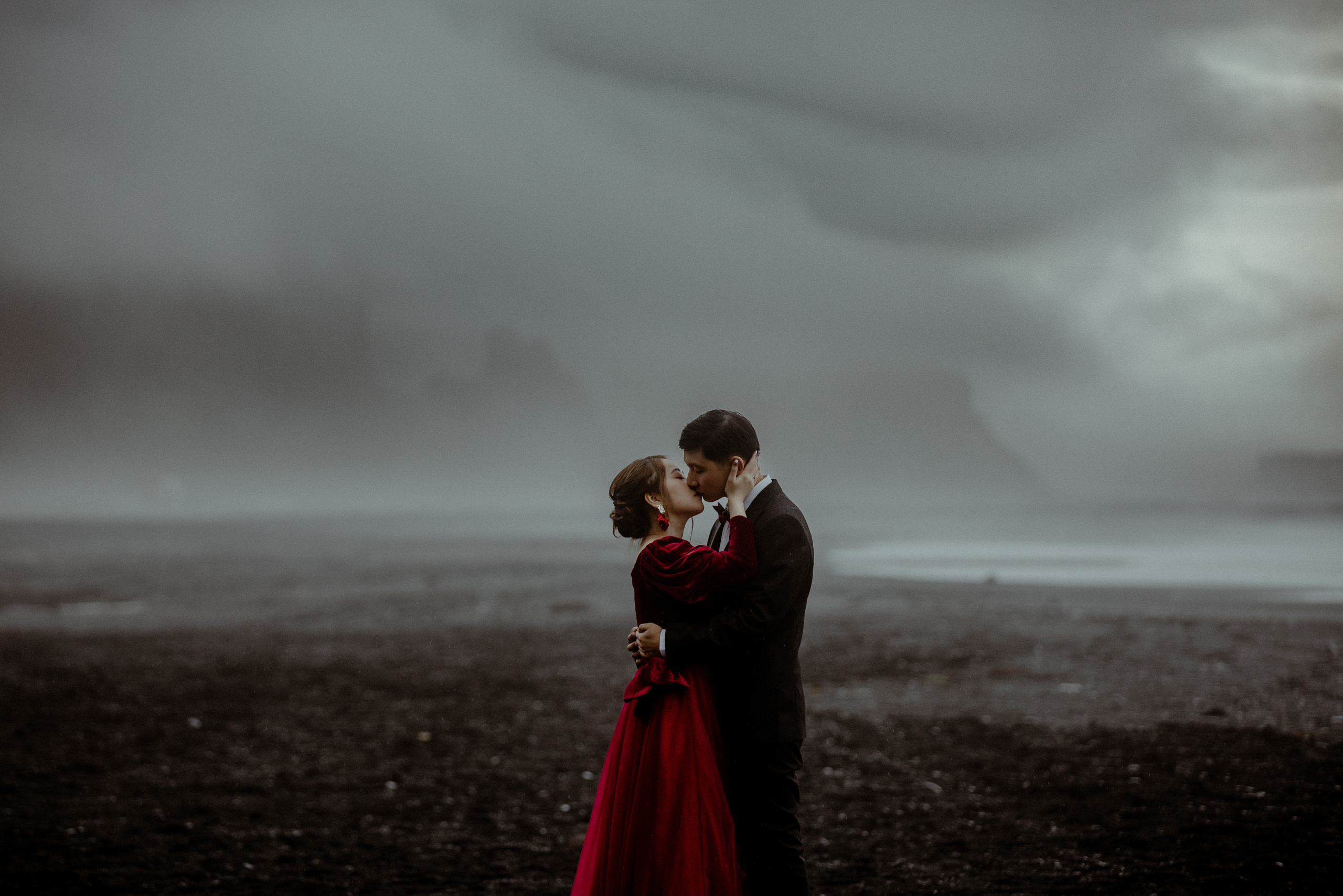 pre wedding photo session at black sand beach