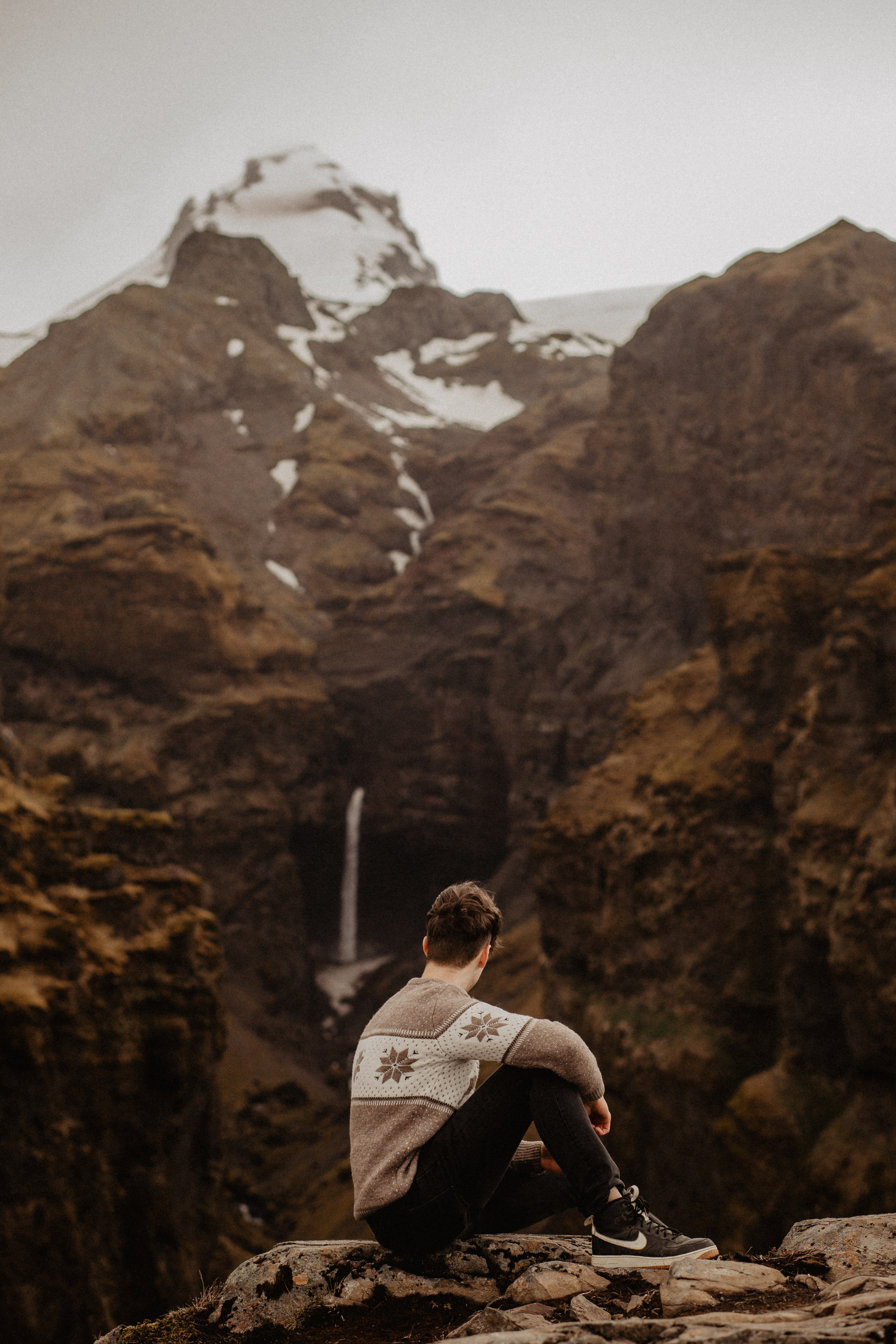 Couple photoshoot in front of volcano eruption in Iceland. Iceland elopement photographer & videographer
