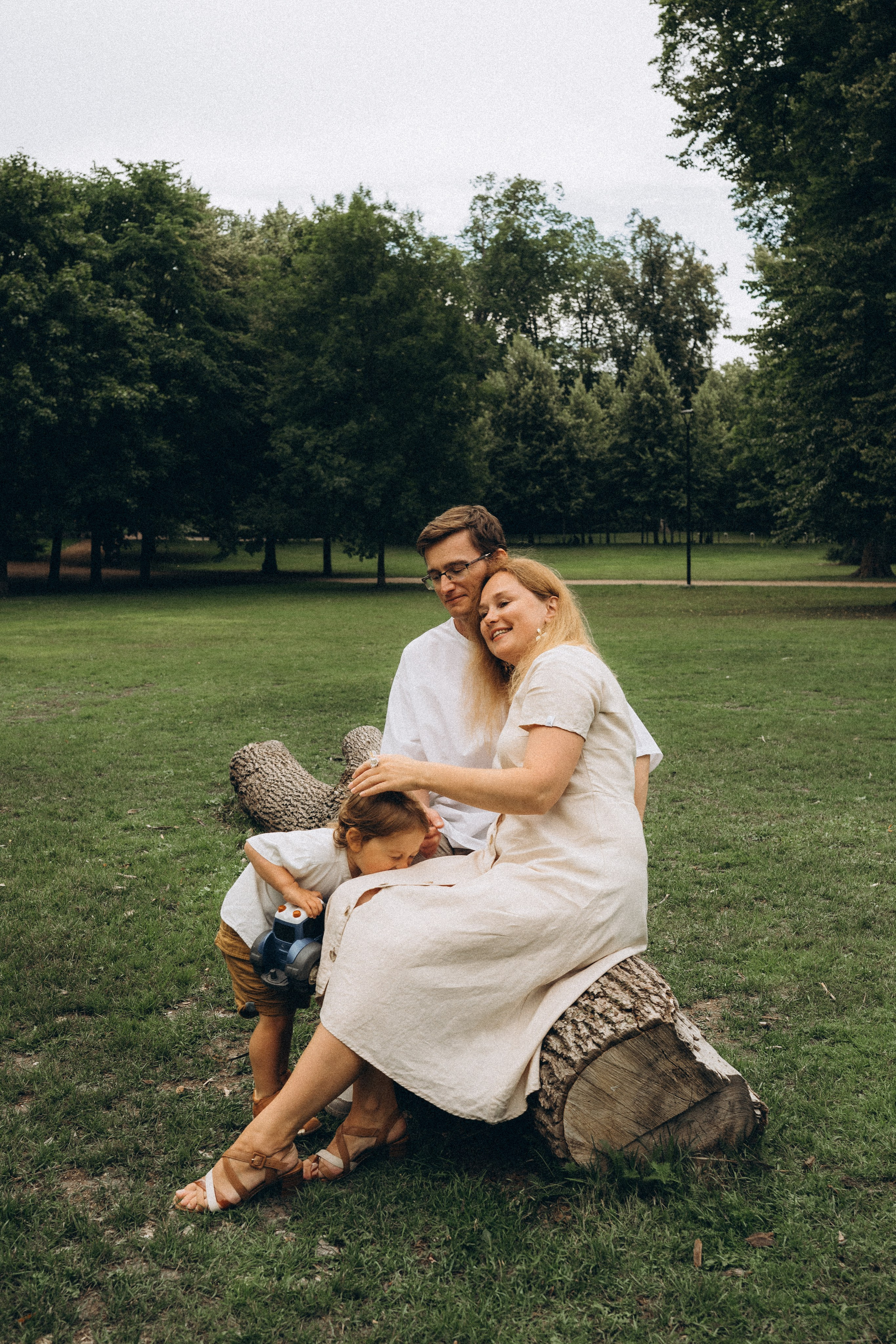 Kaivopuisto. Wedding and potrait photographer in Helsinki Vickan O
