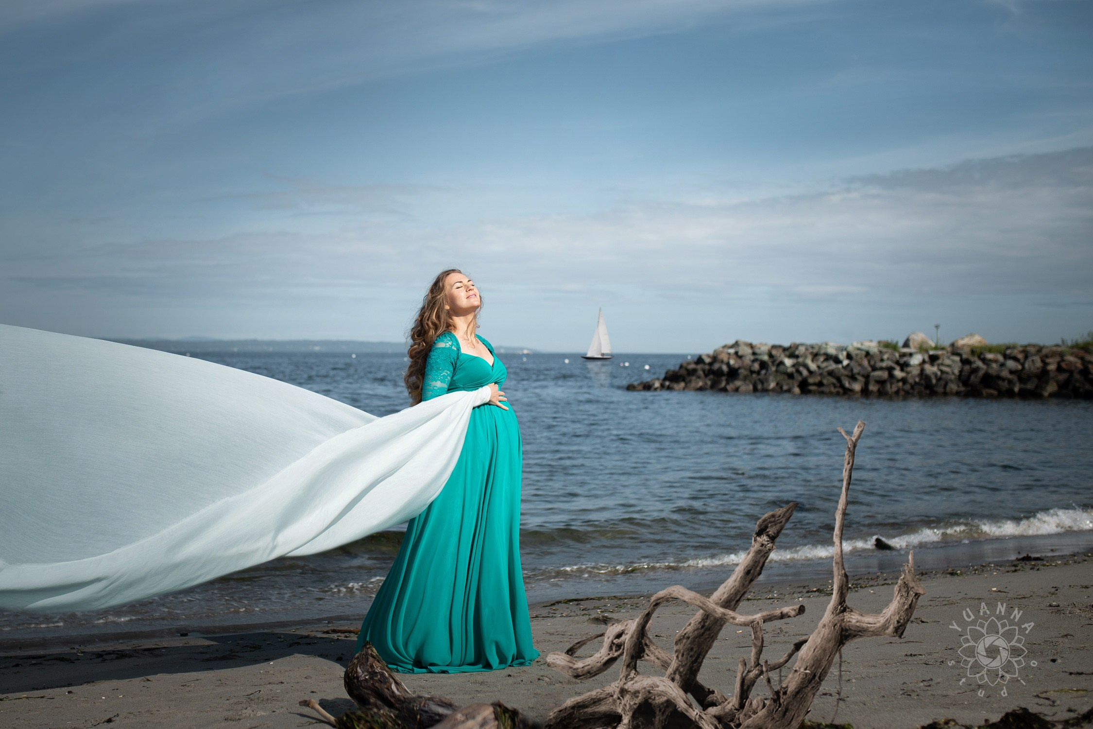 Outdoor Artistic photo. YuAnna studio. Family & Kids Photographer in Seattle area, located in