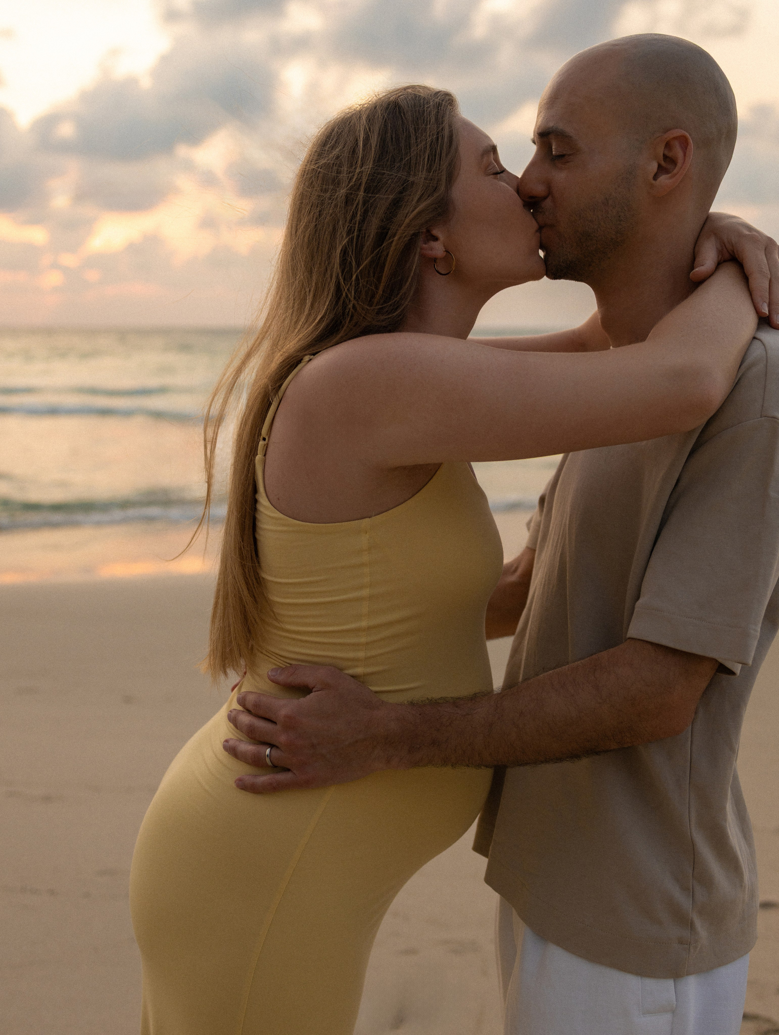 PREGNANCY PHOTOSHOOT. Photographer on Koh Samui Elena