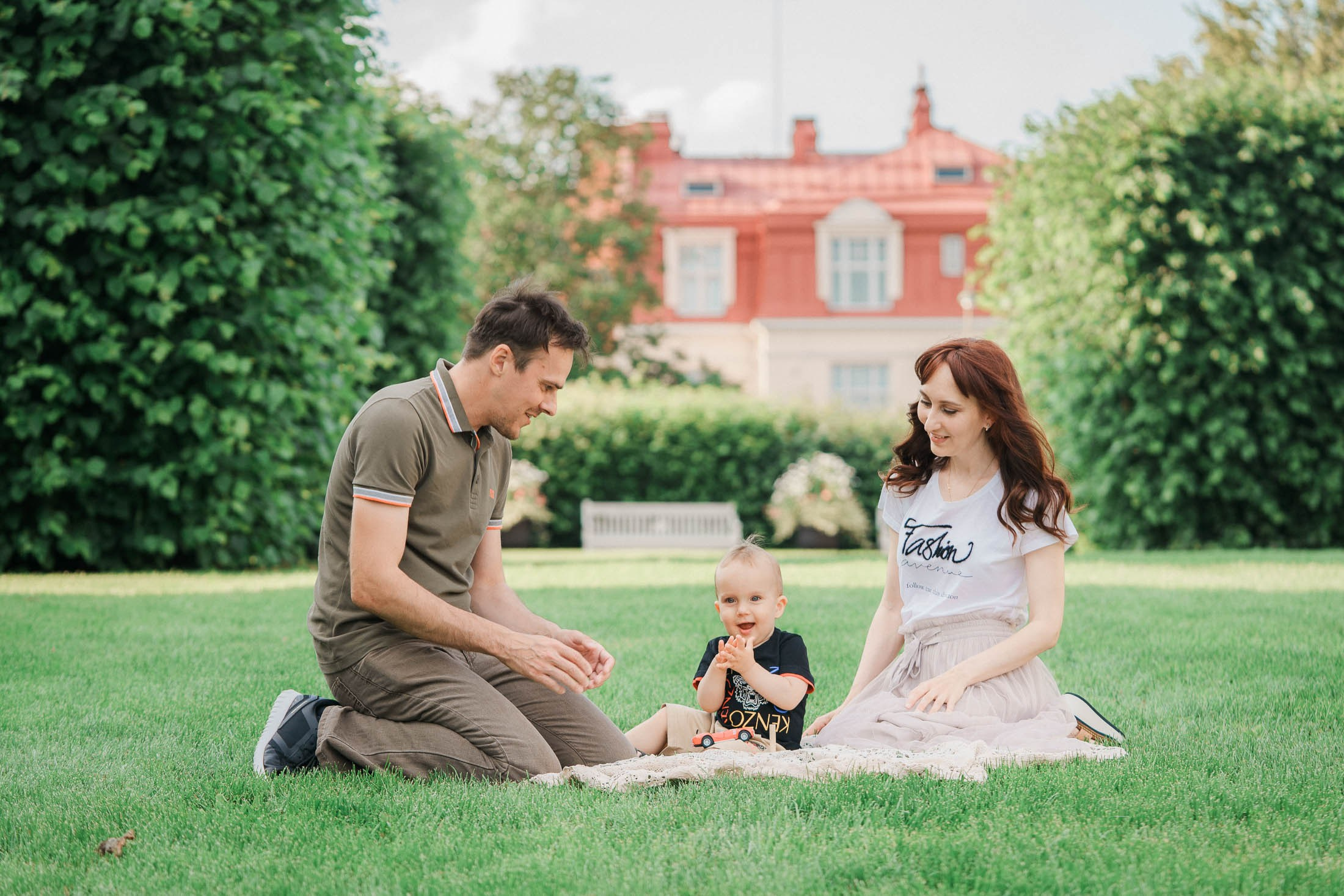 Lapsi- ja perhekuvaus Eiranrannassa ja Juhani Ahon puistossa