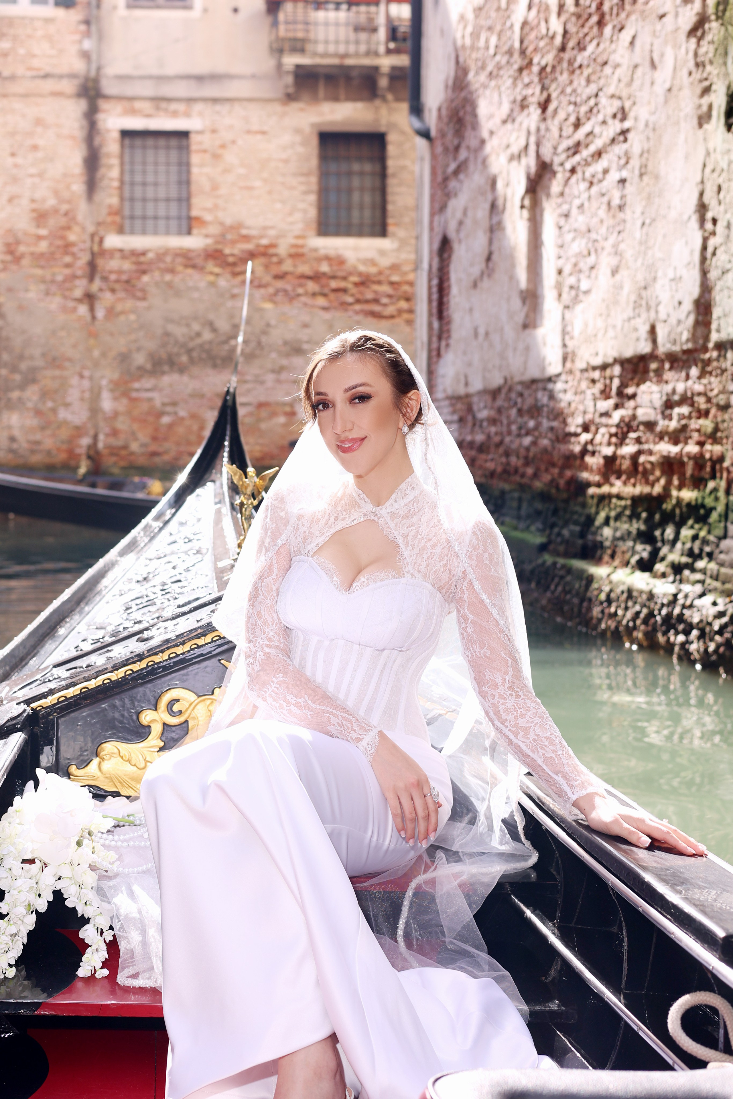 Bride in gondola venice
