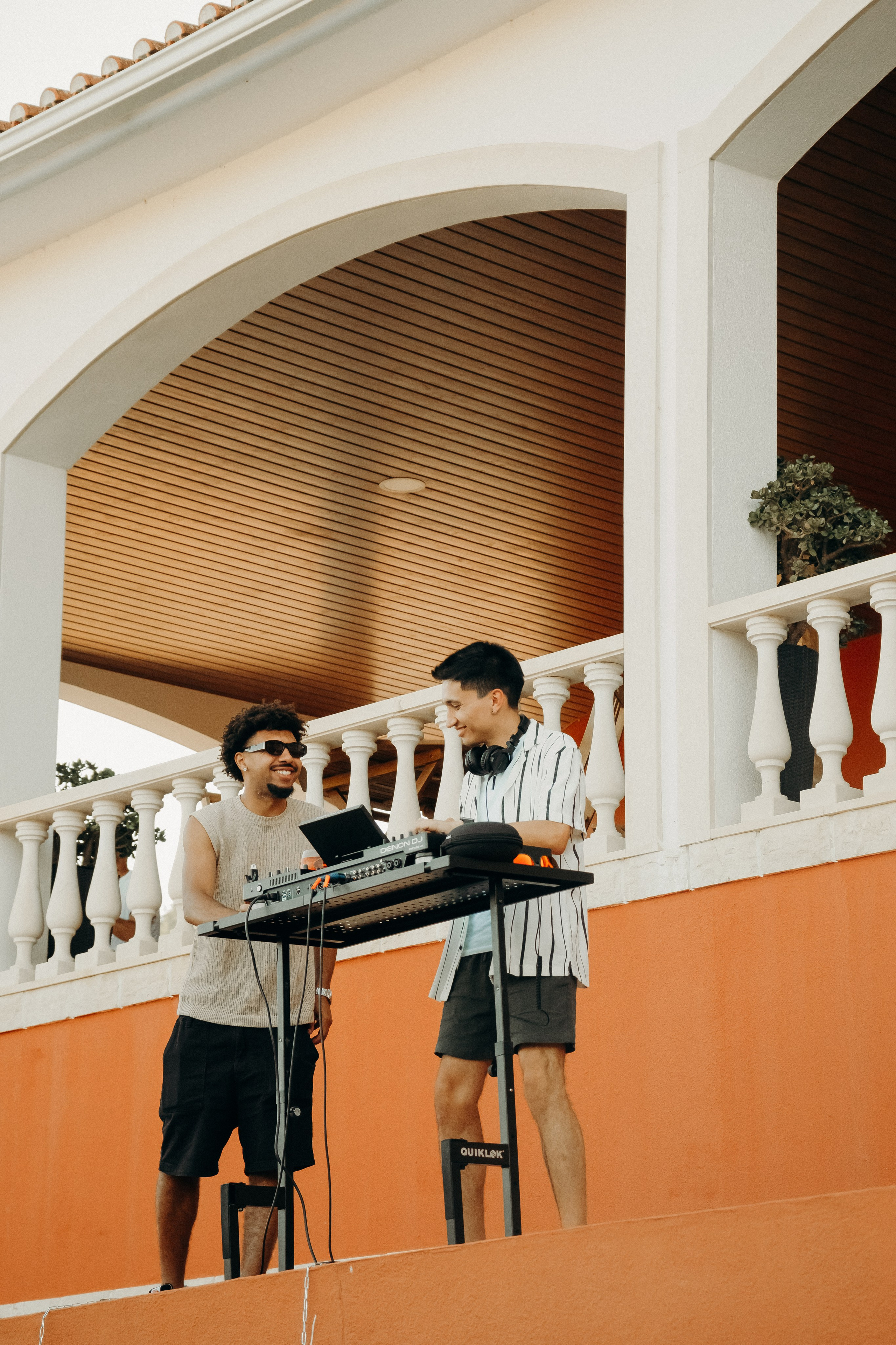 Pool party in  High Villa.  Cascais Sintra Lisbon. Валерія Сичова. Сімейний та репортажний фотограф в Португаліі