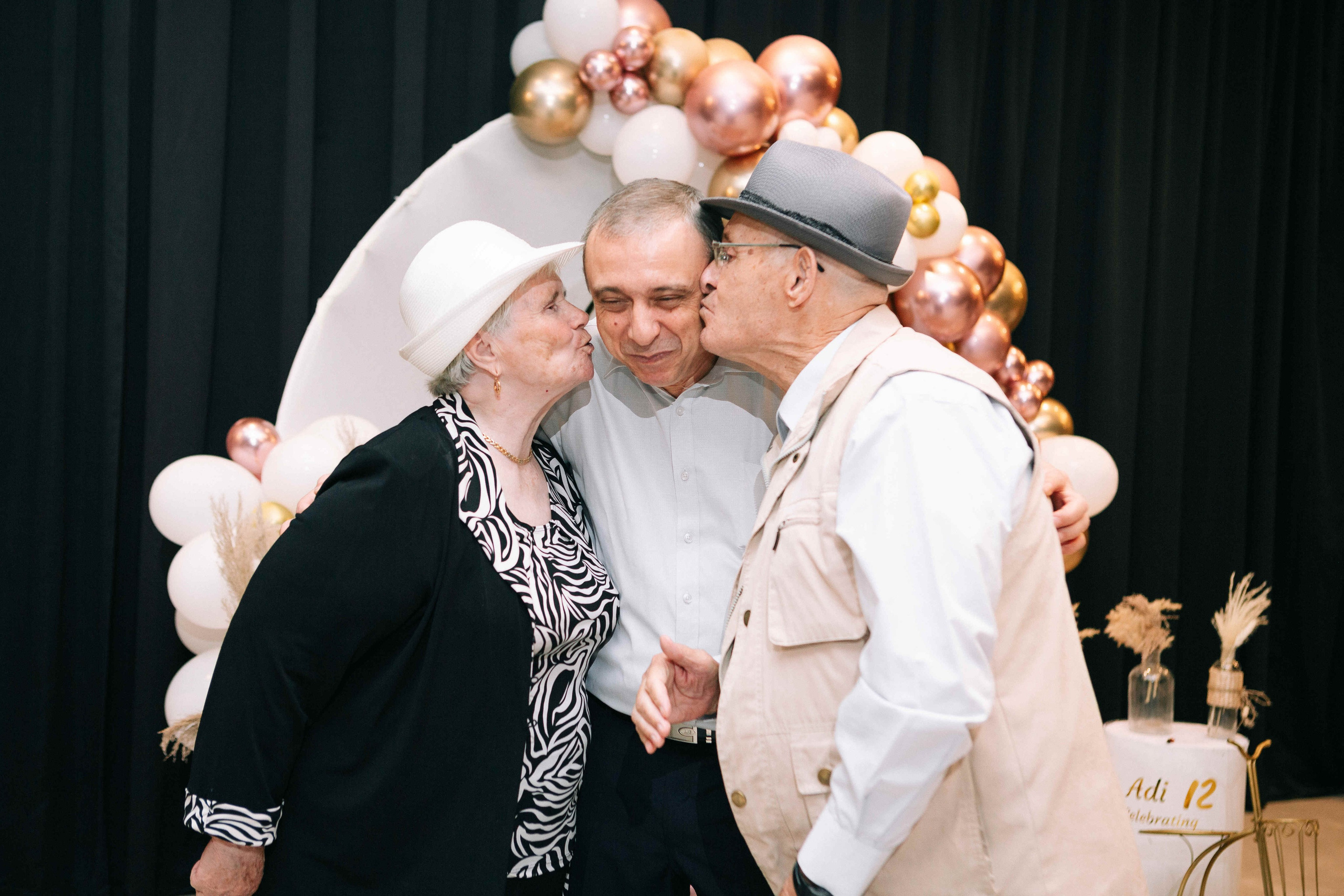 PARTY WITH FRIENDS. Https://shi-photo.com/