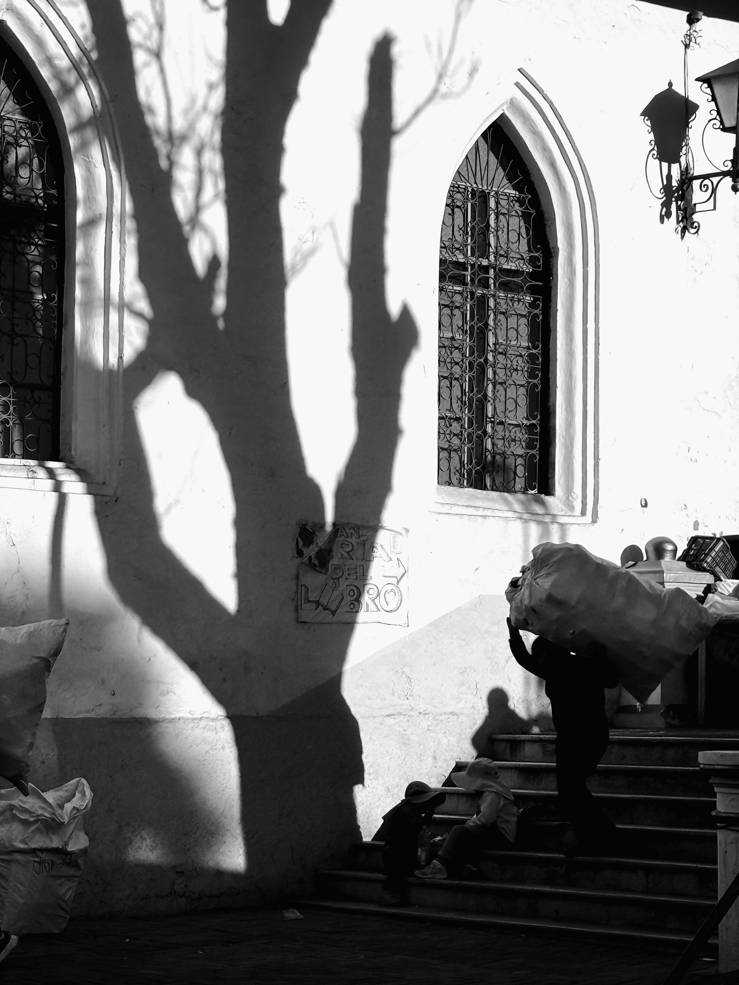 Black and White Street Photography | Jordy Chuquimarca. Jordy Chuquimarca Fotografía