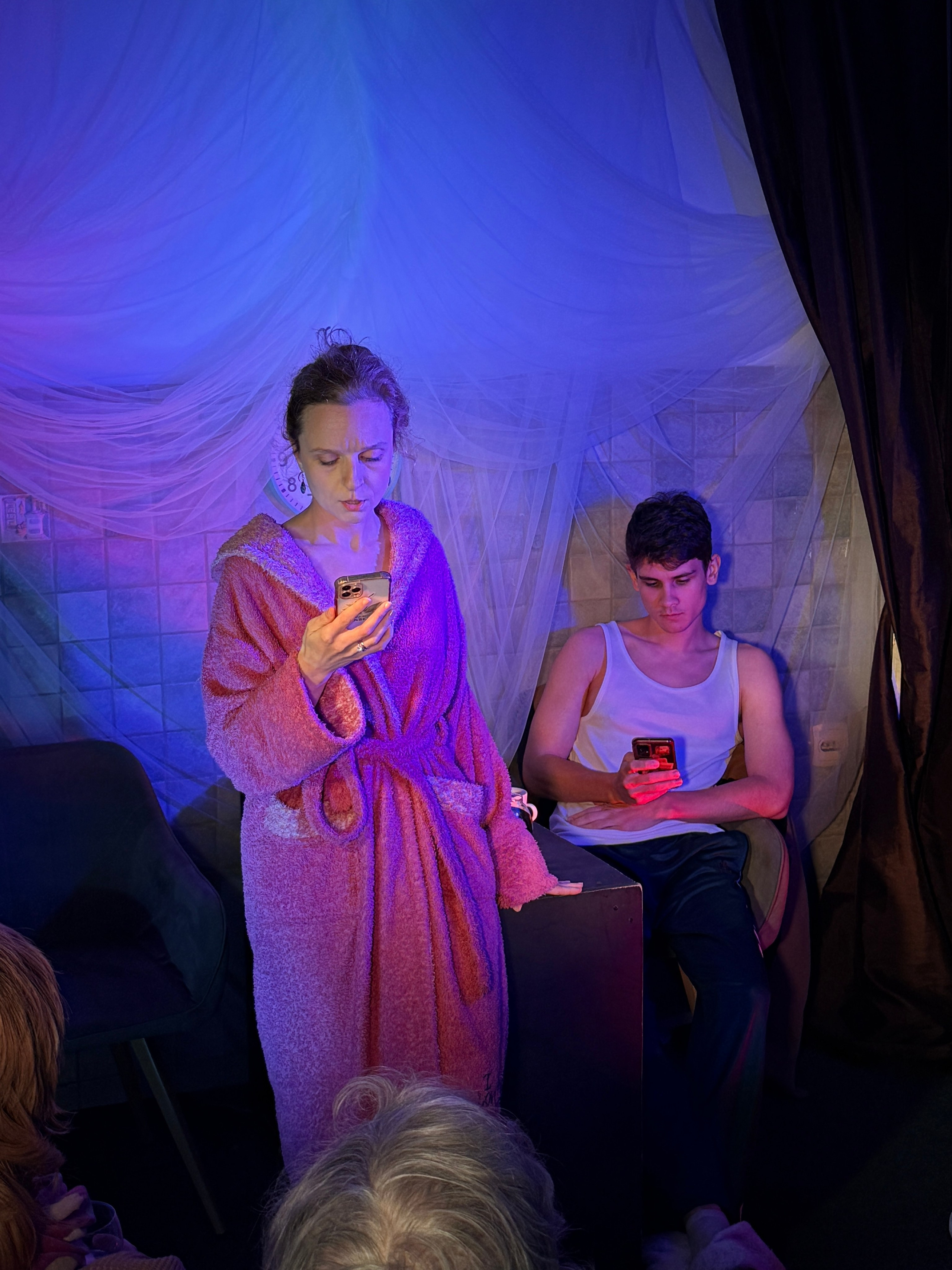 Фоторепортаж вистави у Будві. Портретний фотограф Альона Новгородцева