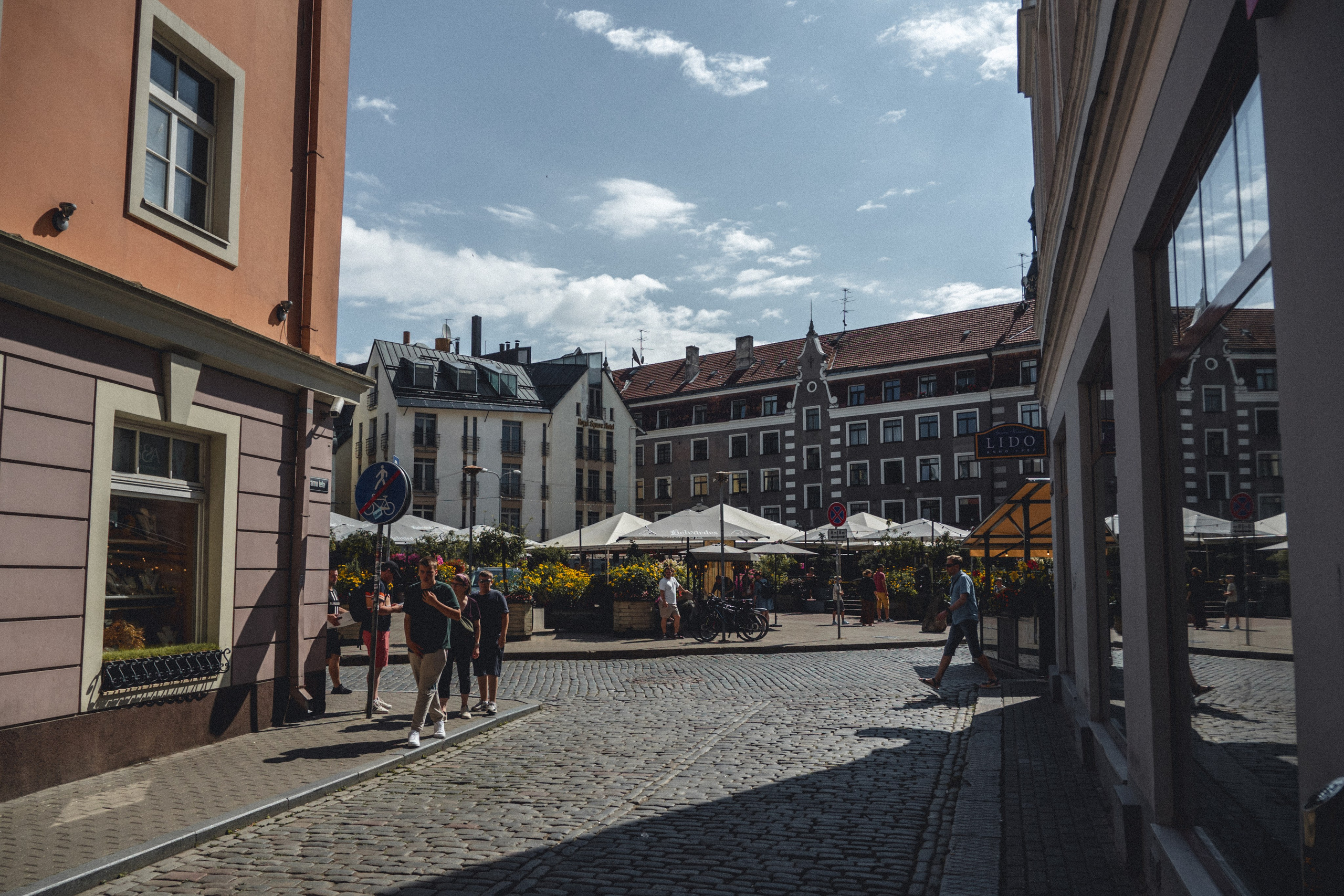 Voyage à Riga. Photographe sur Cote d’Azur. Portraits de familles, couples, enfants, événements