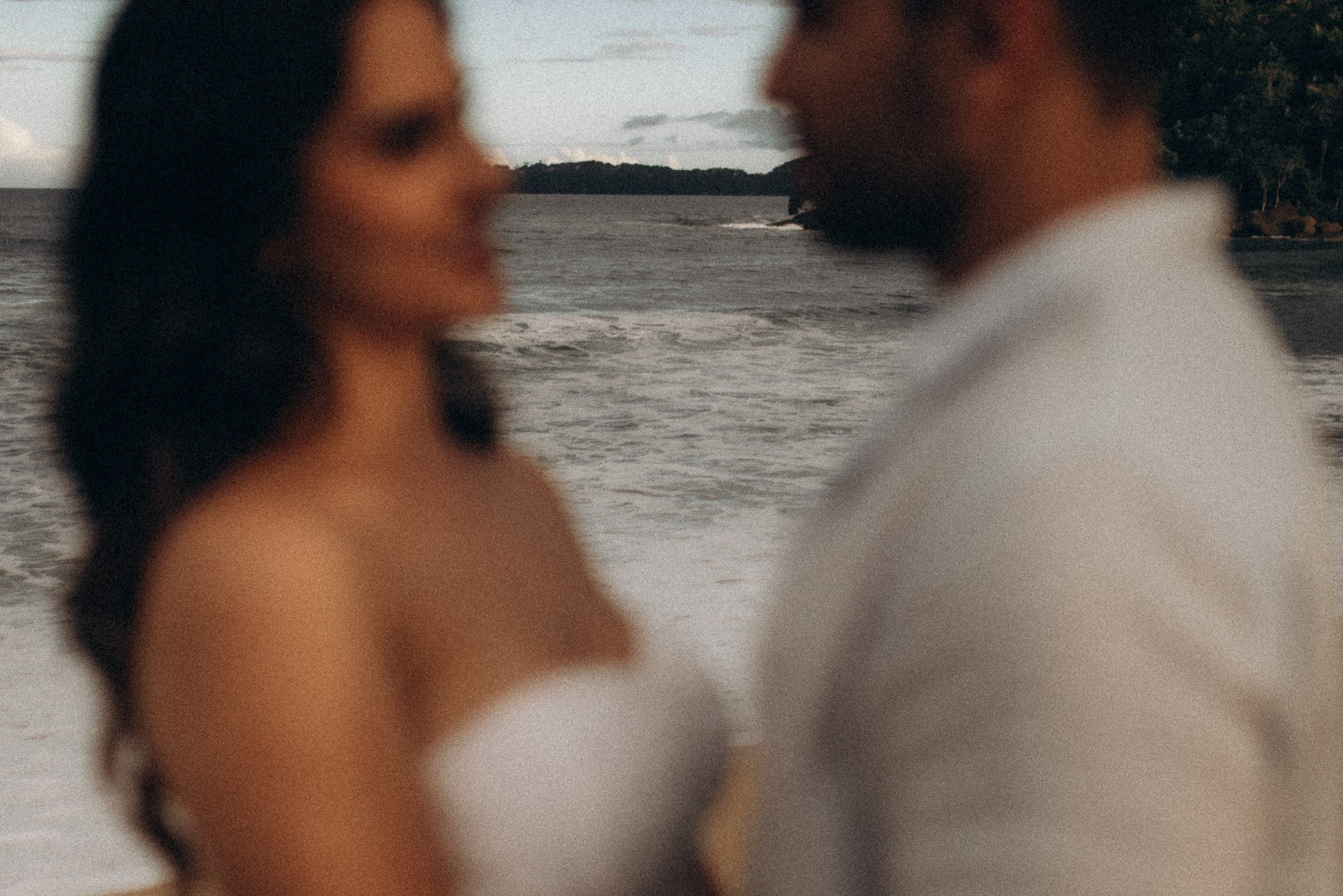 Samantha & Juliano | Ensaio de Casal na Praia de Ubatuba