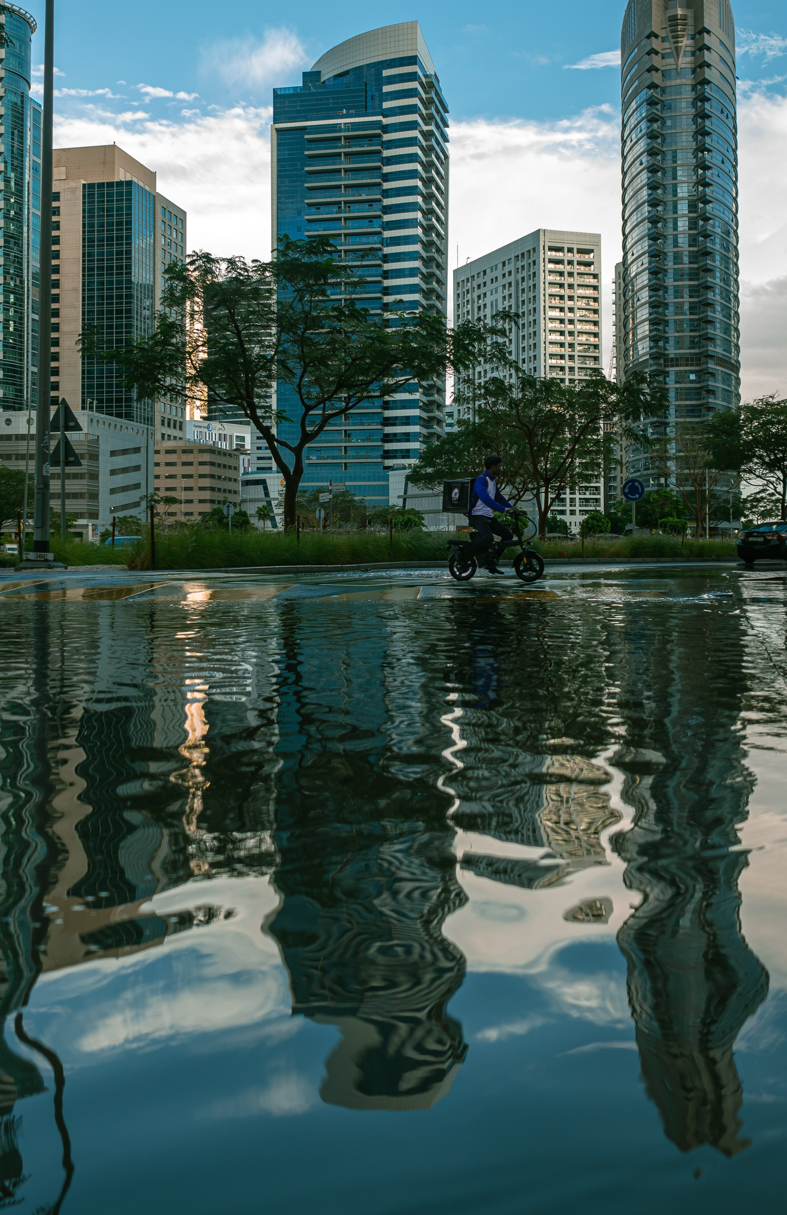 Rainy Dubai. Versoluna