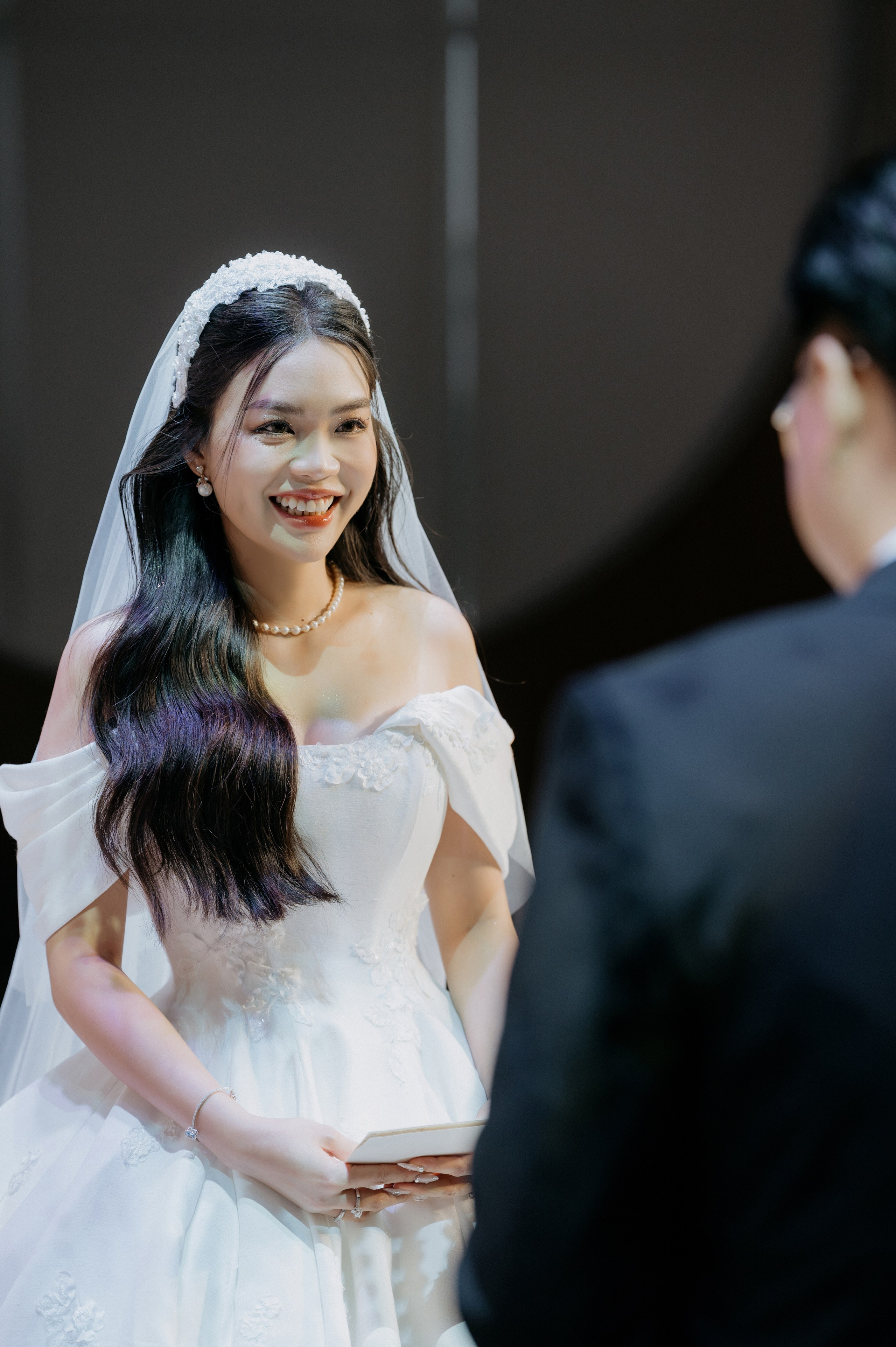 DAT & TU / Wedding Party. Saigon Wedding Present | Art Beyond Moments