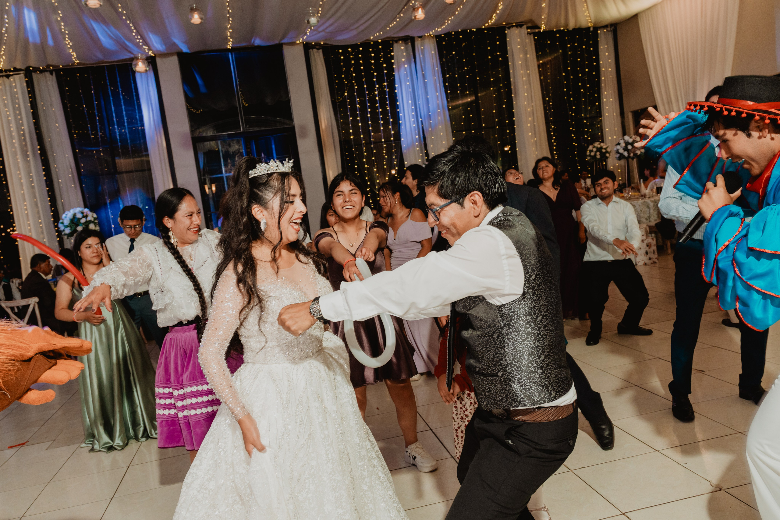 FERNANDO + MARIBEL | BODA RELIGIOSA. Studio KVTA | Fotografía y Video de Bodas en Arequipa