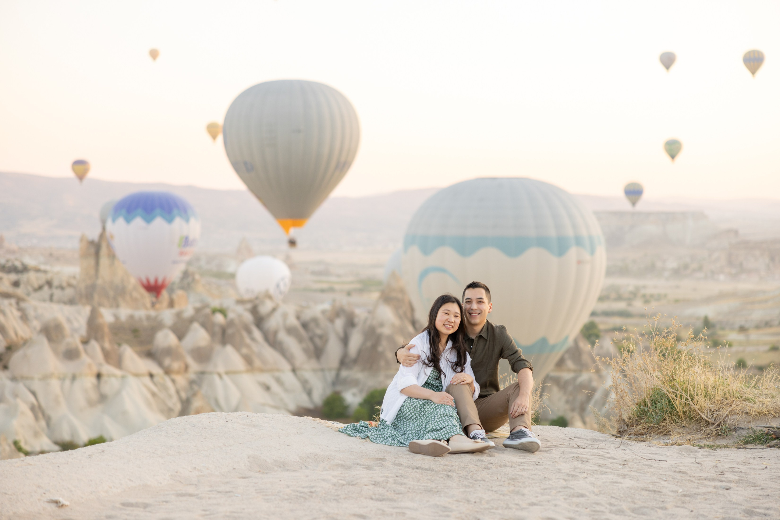 Romantic Love Story Photoshoot with Hot Air Balloons in Cappadocia. Julia Ganch I Fashion Wedding Photography I Cappadocia Turkey