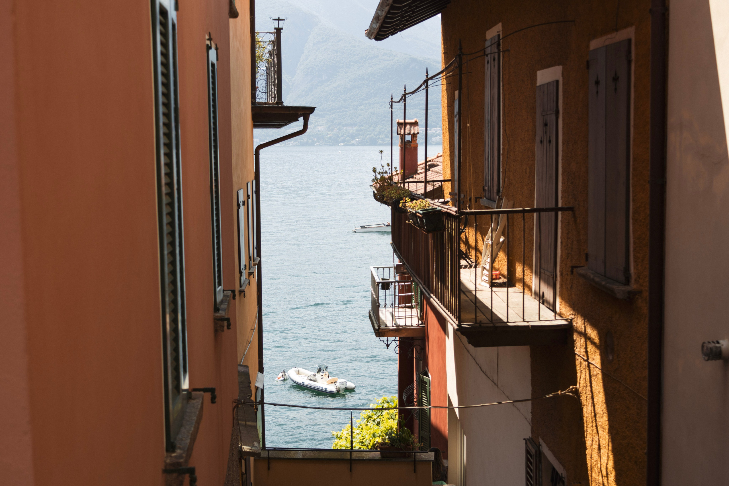 I & D — Lake Como, Italy. Art of Light Photography — Iasi, Romania & Europe