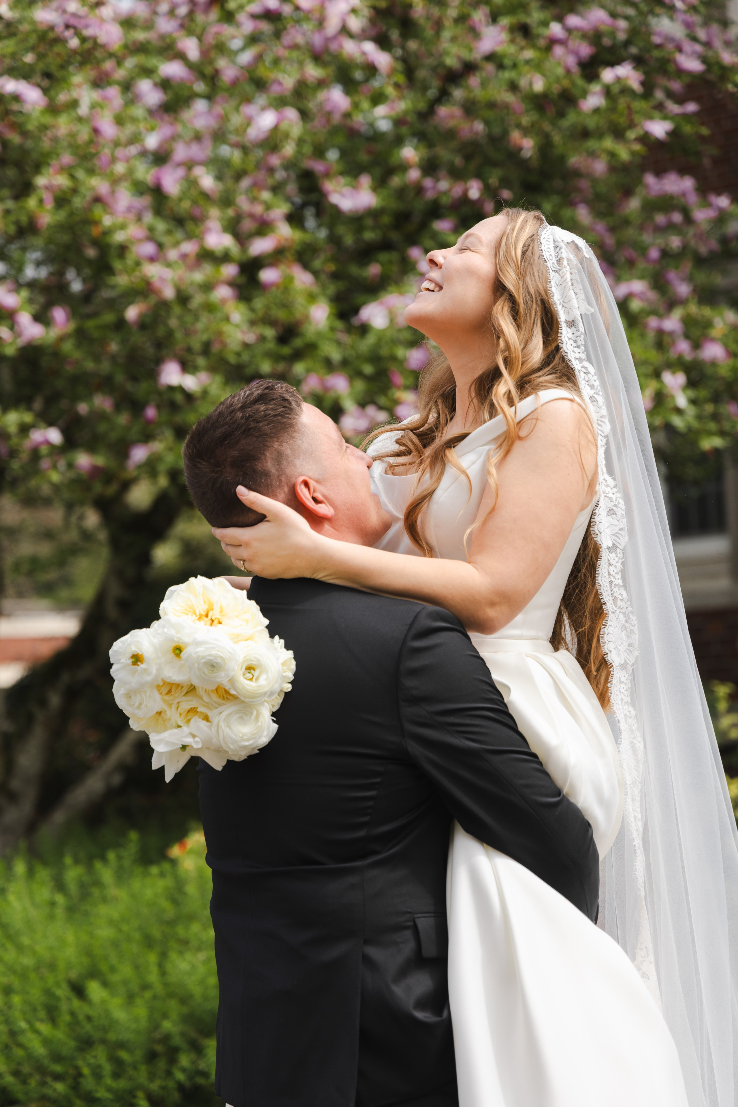 Wedding photography. Eikanmedia | Photographer and videographer capturing weddings, families, engagements, pregnancy & newborns | Vancouver, WA | USA