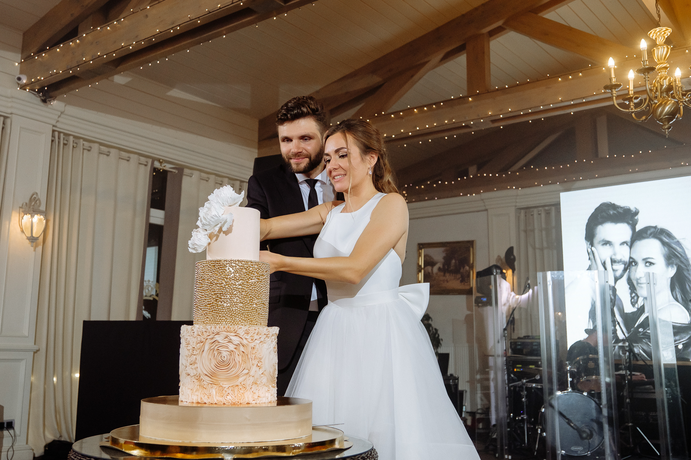 Wedding cake cut, by Tanya Bodgan, Bude wedding photography.