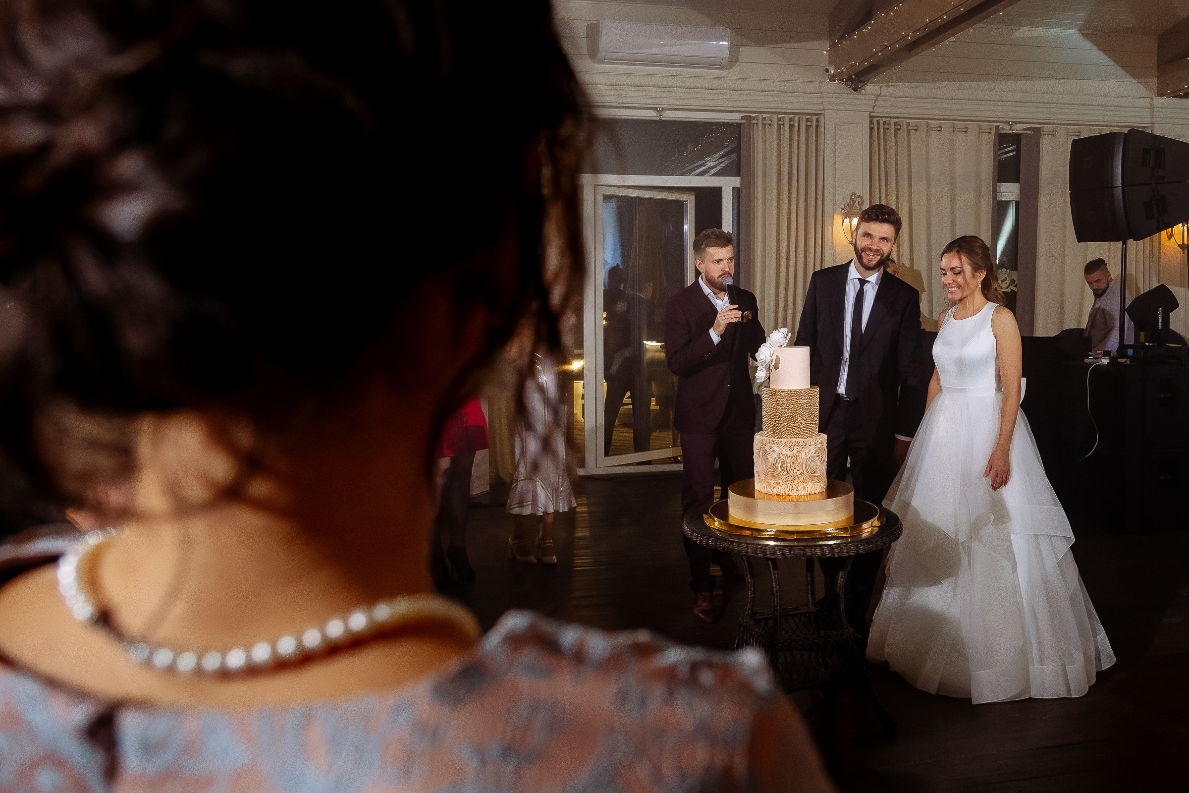 Wedding cake, by Tanya Bodgan, Newquay wedding photography.