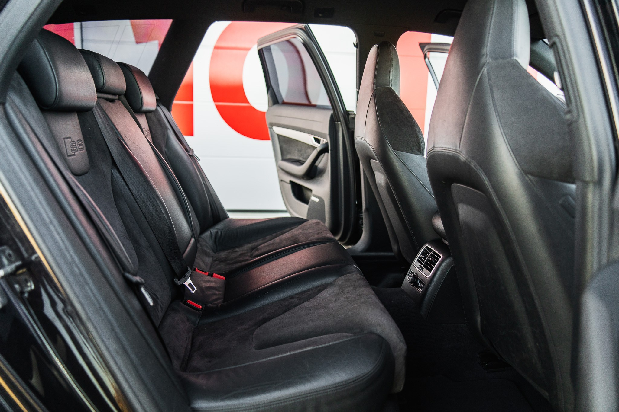 AUDI S6 V10. LOHA VISUALS — AUTOMOTIVE PHOTOGRAPHY