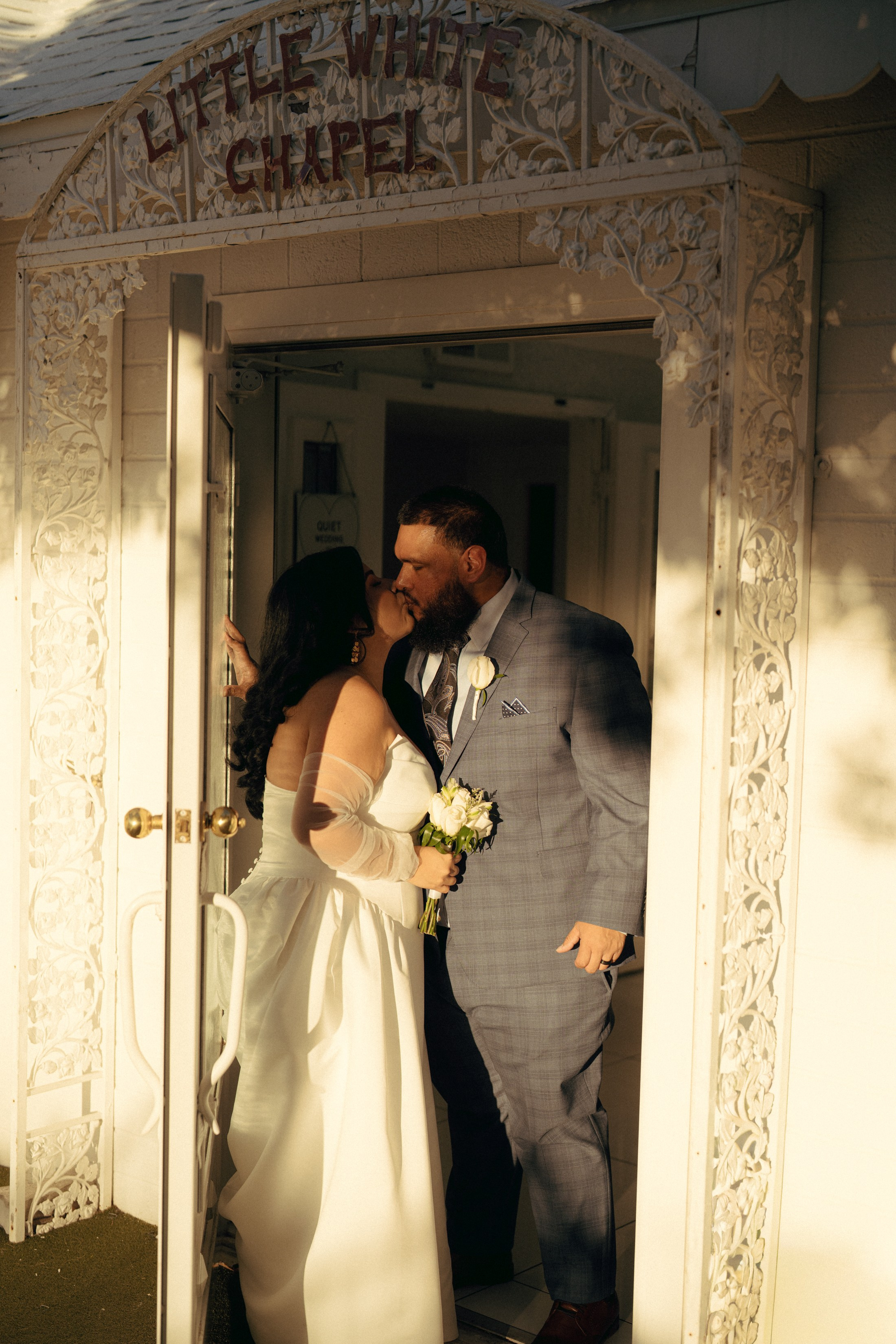 Miriam&Tino. Wedding & elopement photographer Viktoriya Kravtsov. Las Vegas