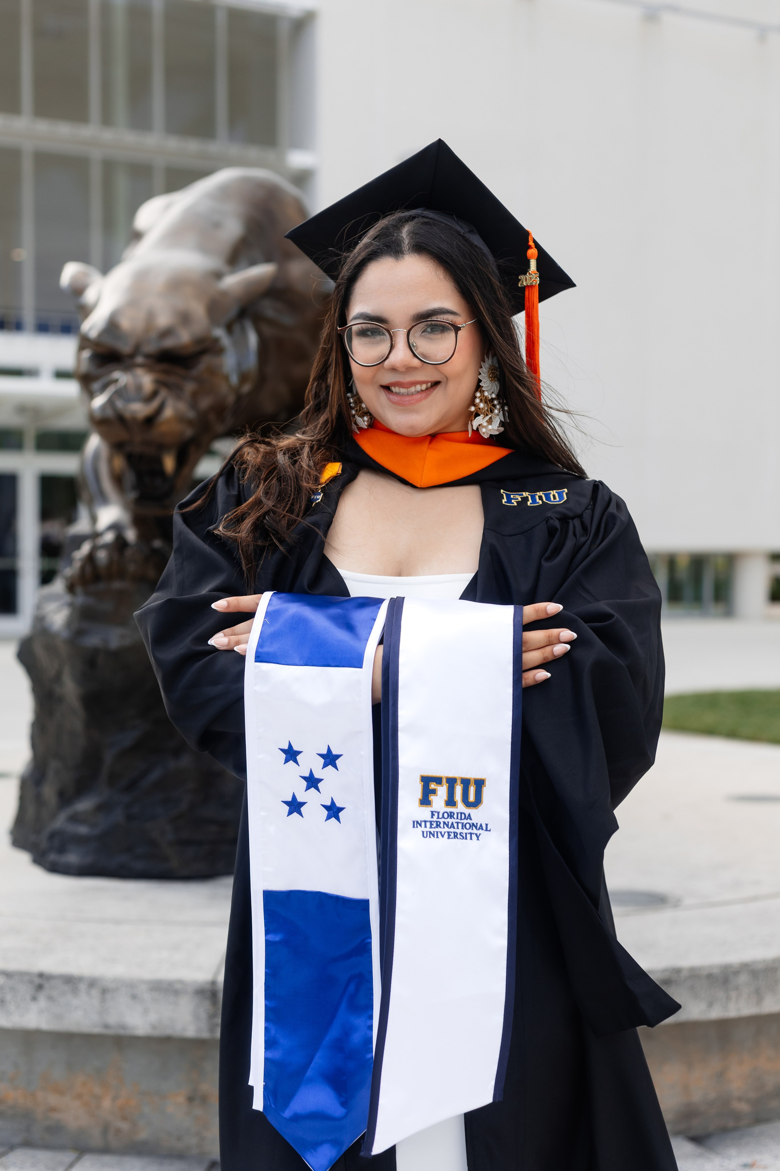 What (and Who) to Bring to Your Grad Photoshoot. Portrait and graduation photographer Marina Simanava