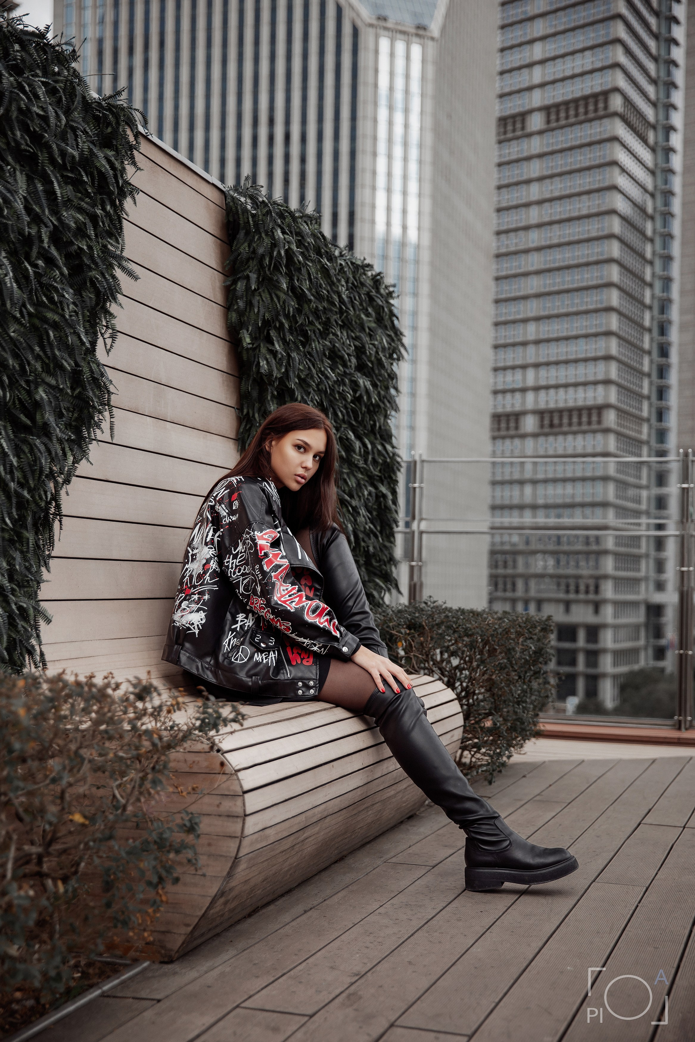 walking photo shoot for a tourist from Moscow in Shanghai