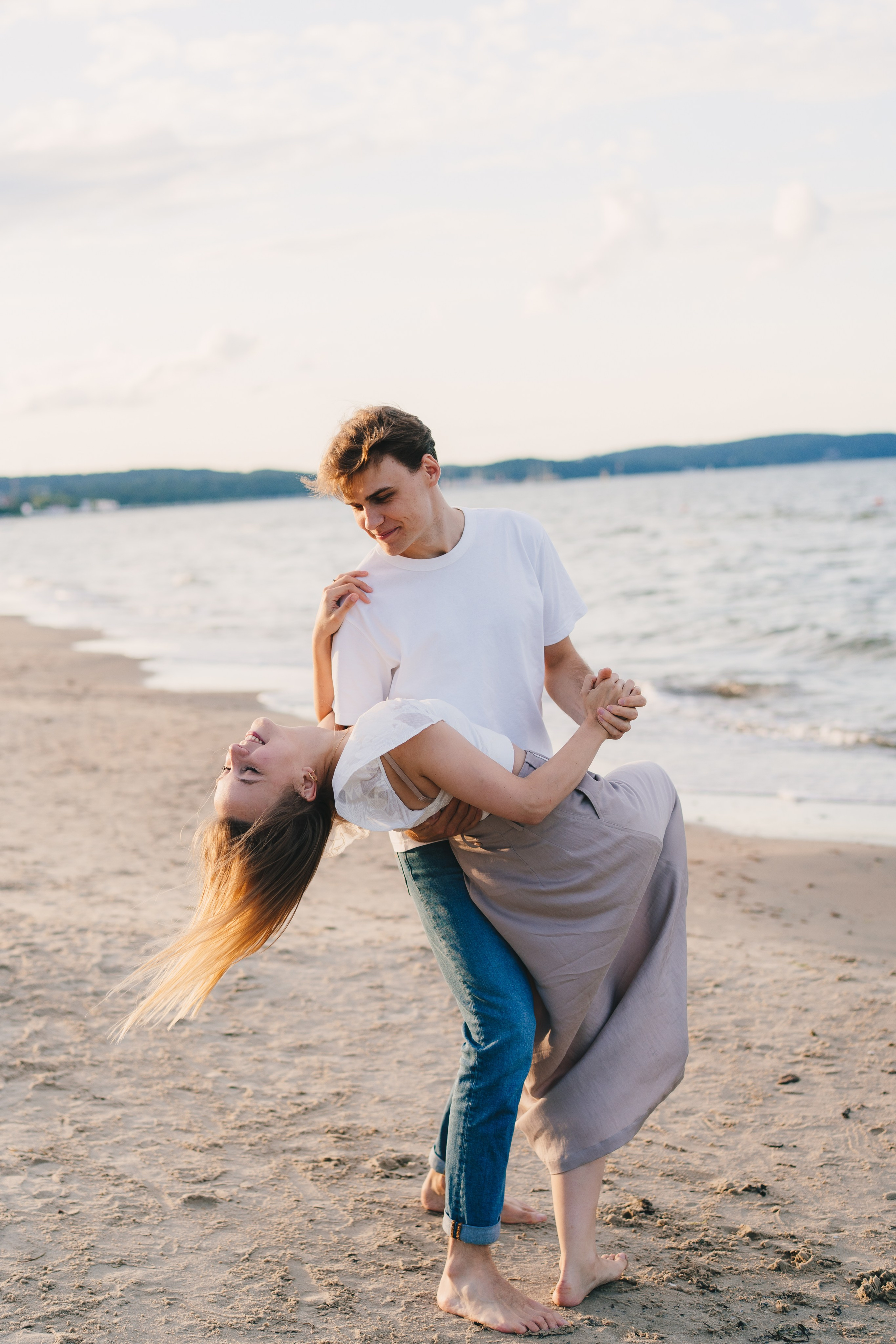 Gracjana i Damian, sesja narzeczeńska nad morzem. Fotograf ślubny & lifestyle Gdańsk, Karolina Baczewska