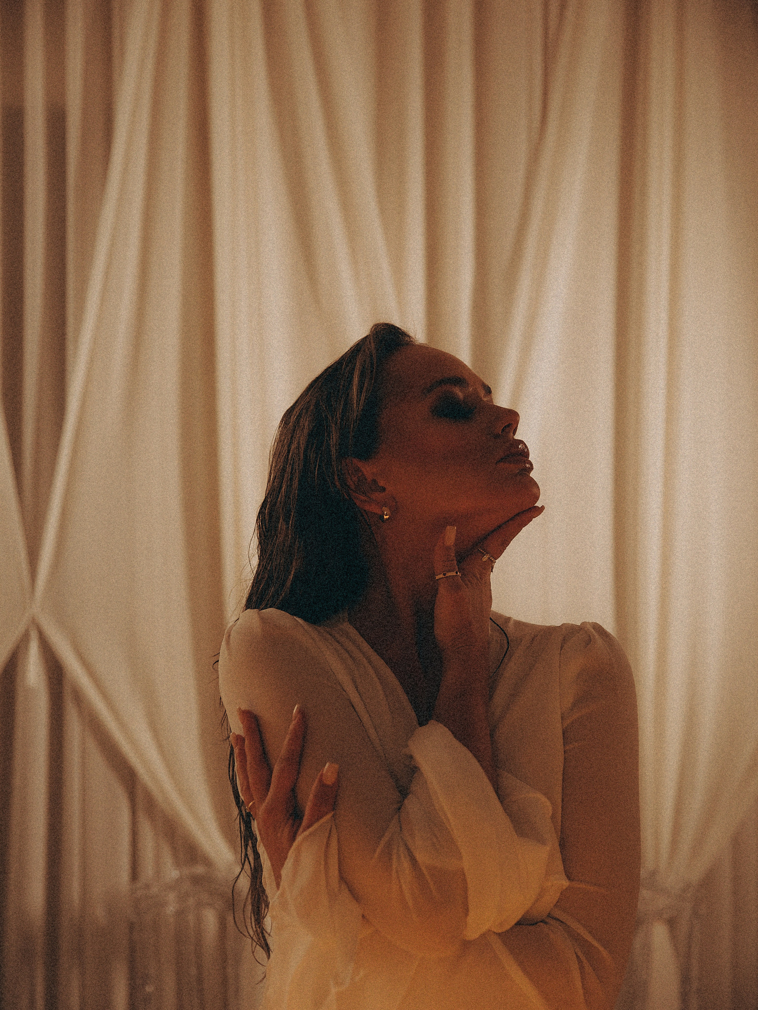 Шелк и свечи. Валерия Вартанова. Фотограф