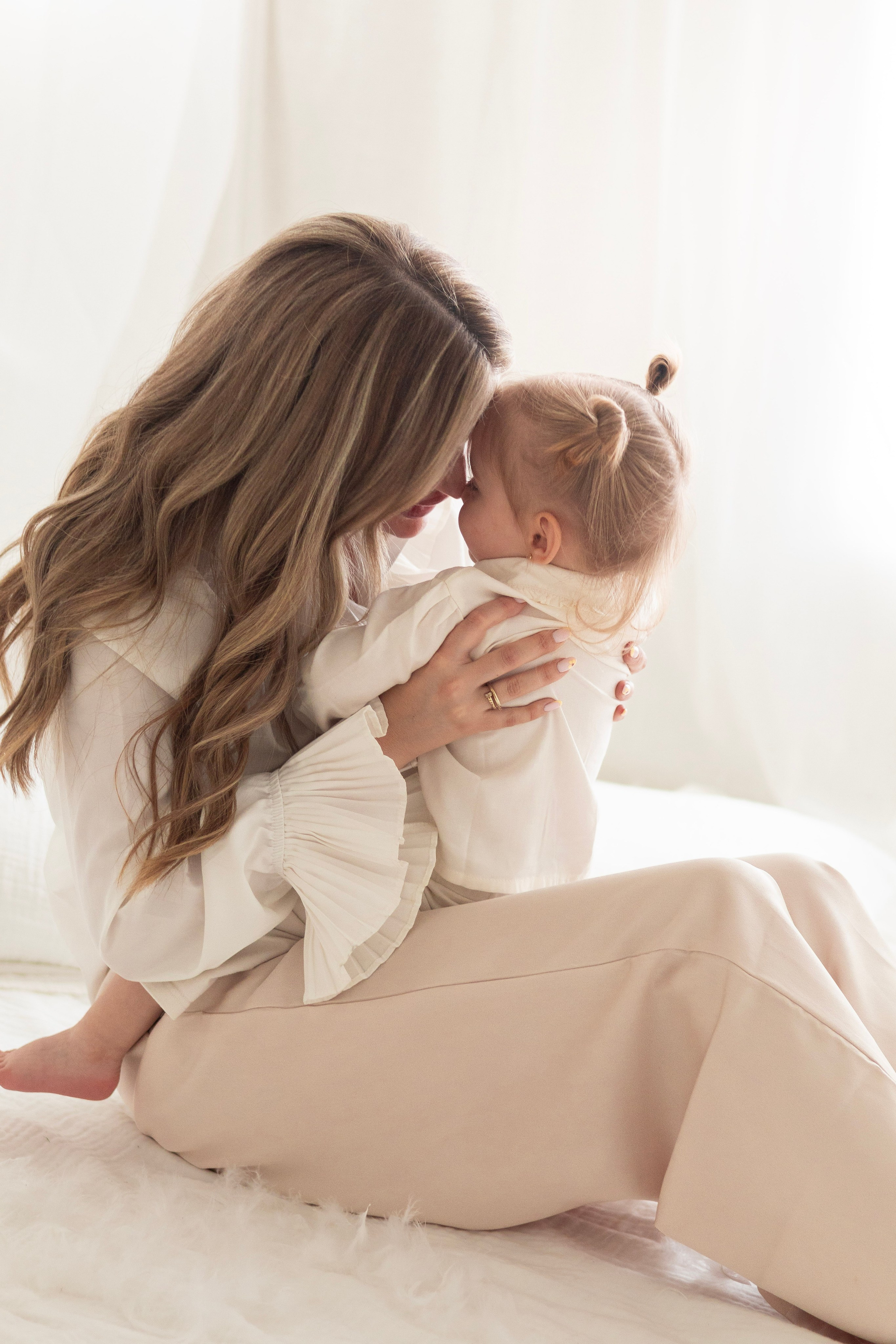 Mommy & me: Valerie & Stella. Zwangerschapsfotografie, newborn, gezinnen, branding, liefde én geboortefotografie