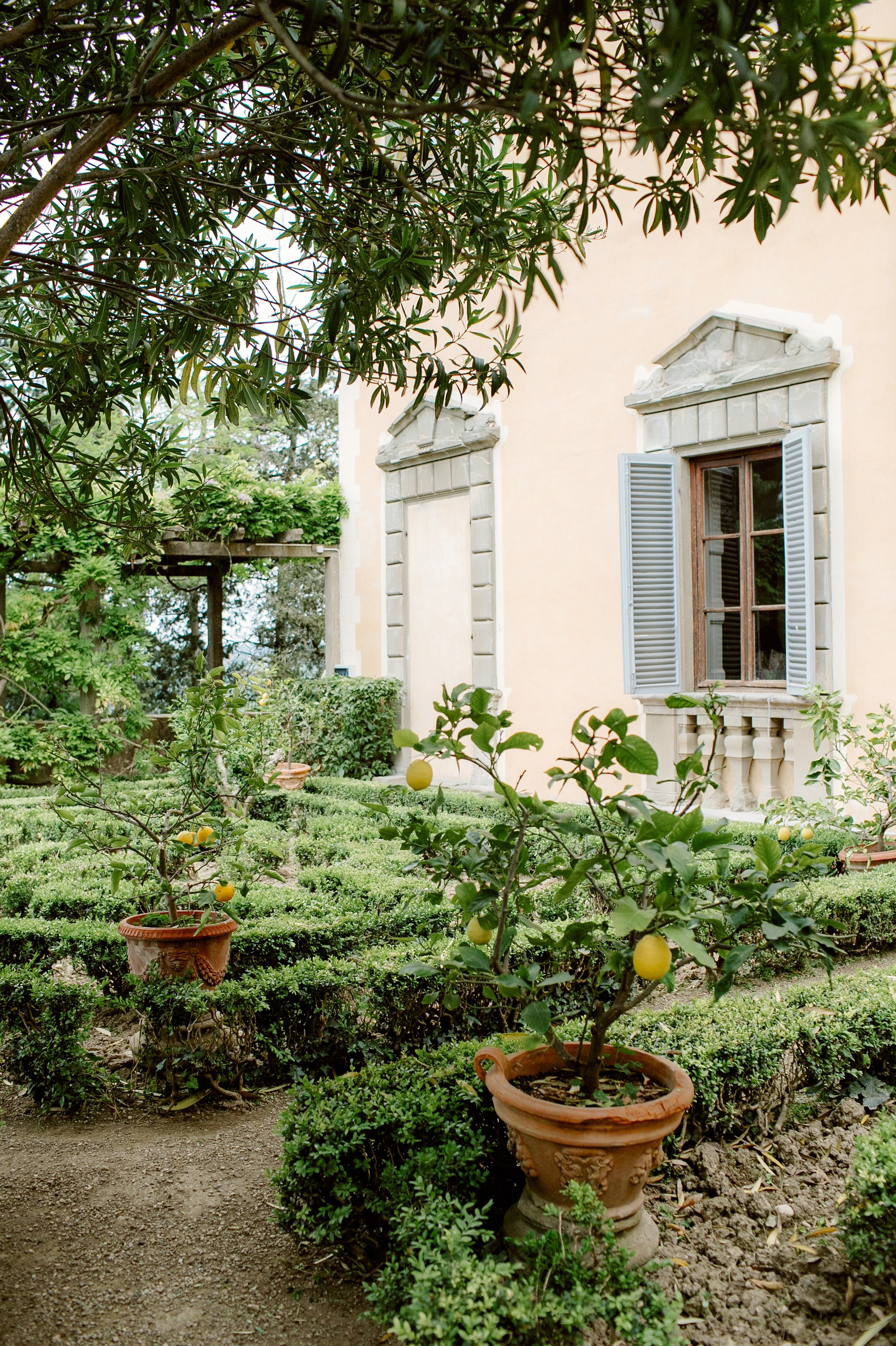 Tuscany Castello di Montegufoni wedding. Iurkovski PHOTOGRAPHY in Europe. Luxury destination weddings and events