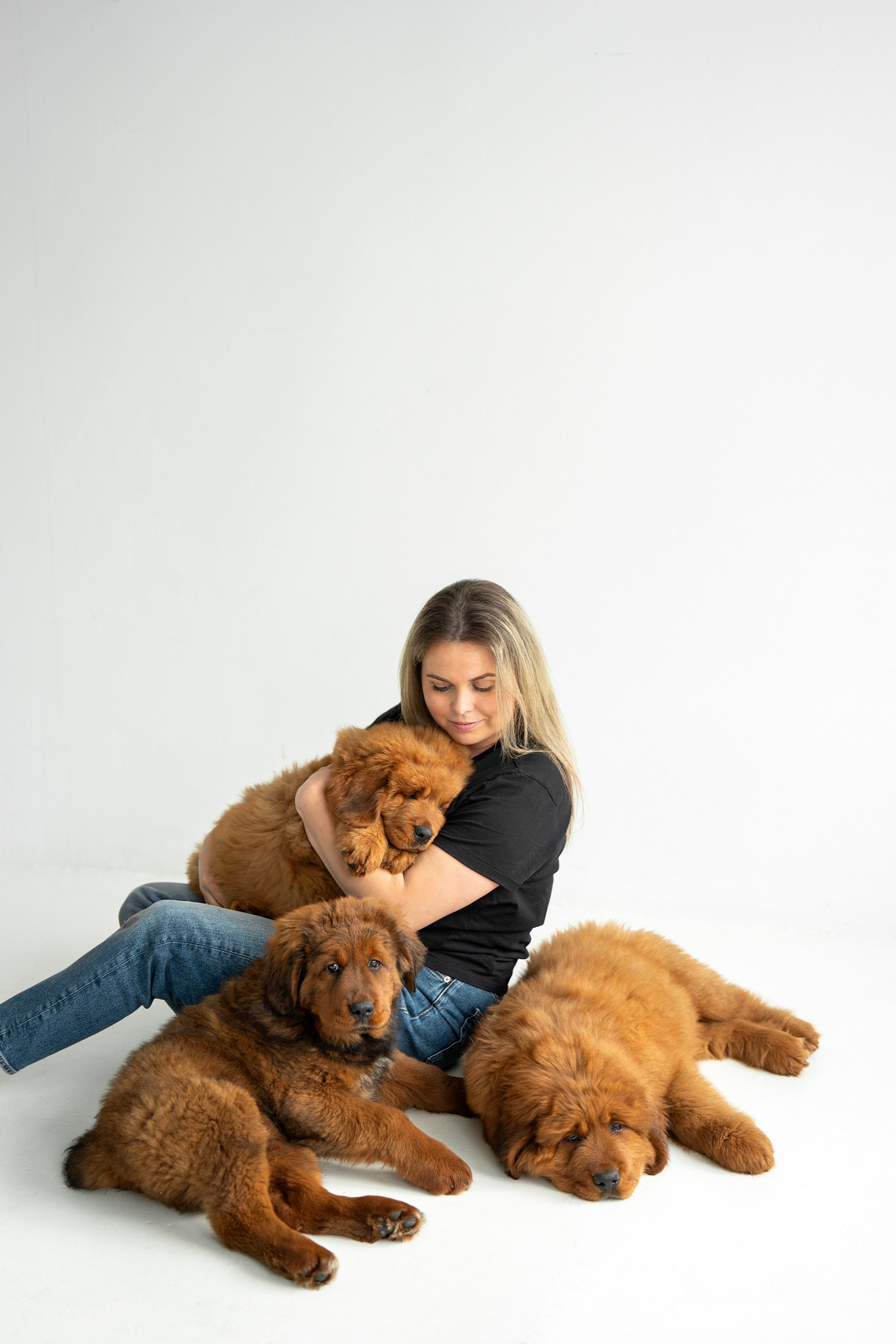 Žaneta, Urtė ir tibeto mastifų veislyno šuniukai. Vita Klimaševska ○ Fluffy Soulmate Photography