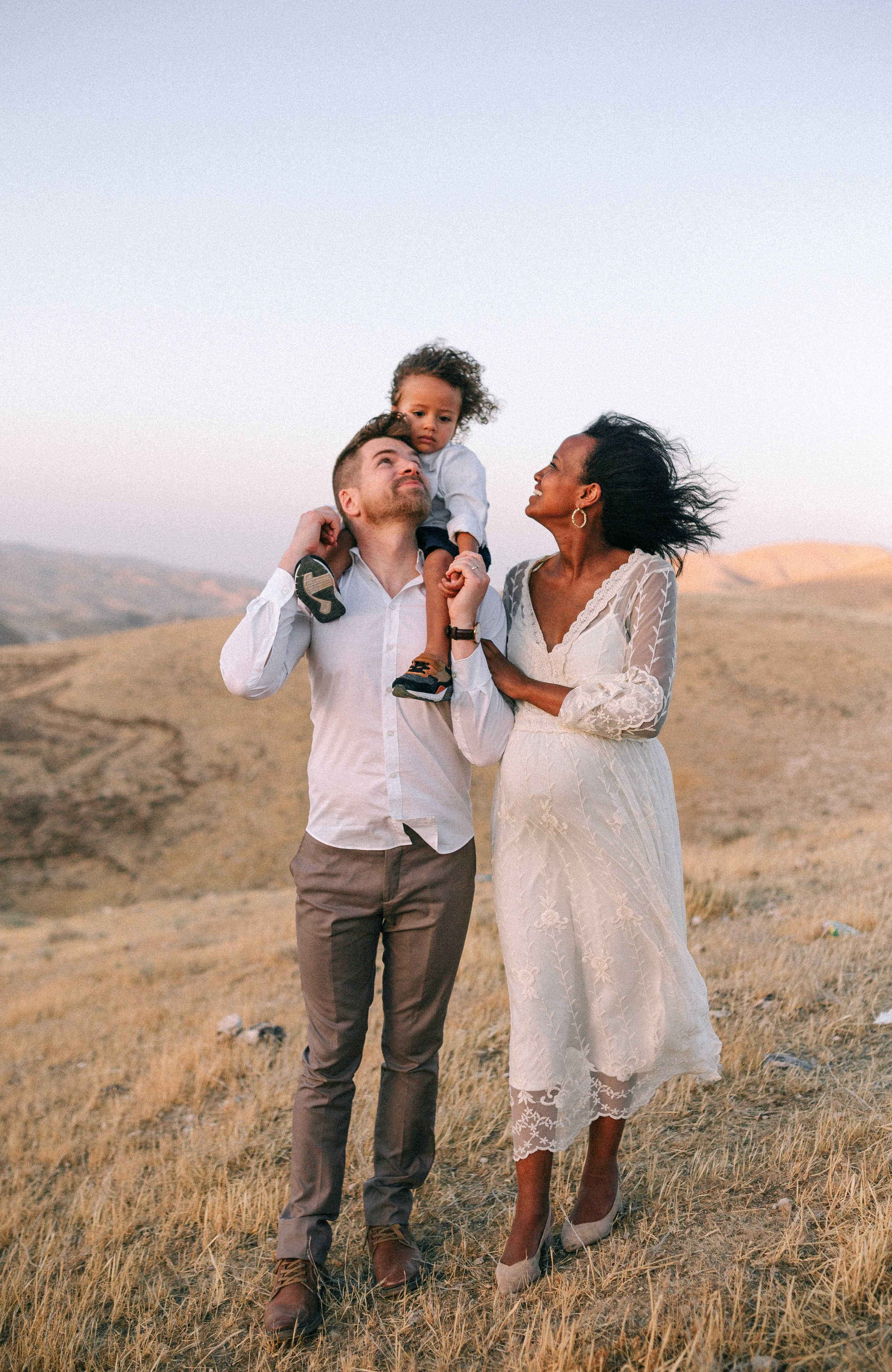 PHOTO SESSION IN THE DESERT NEAR MAALE ADUMIM. PHOTOGRAPHER IN ISRAEL