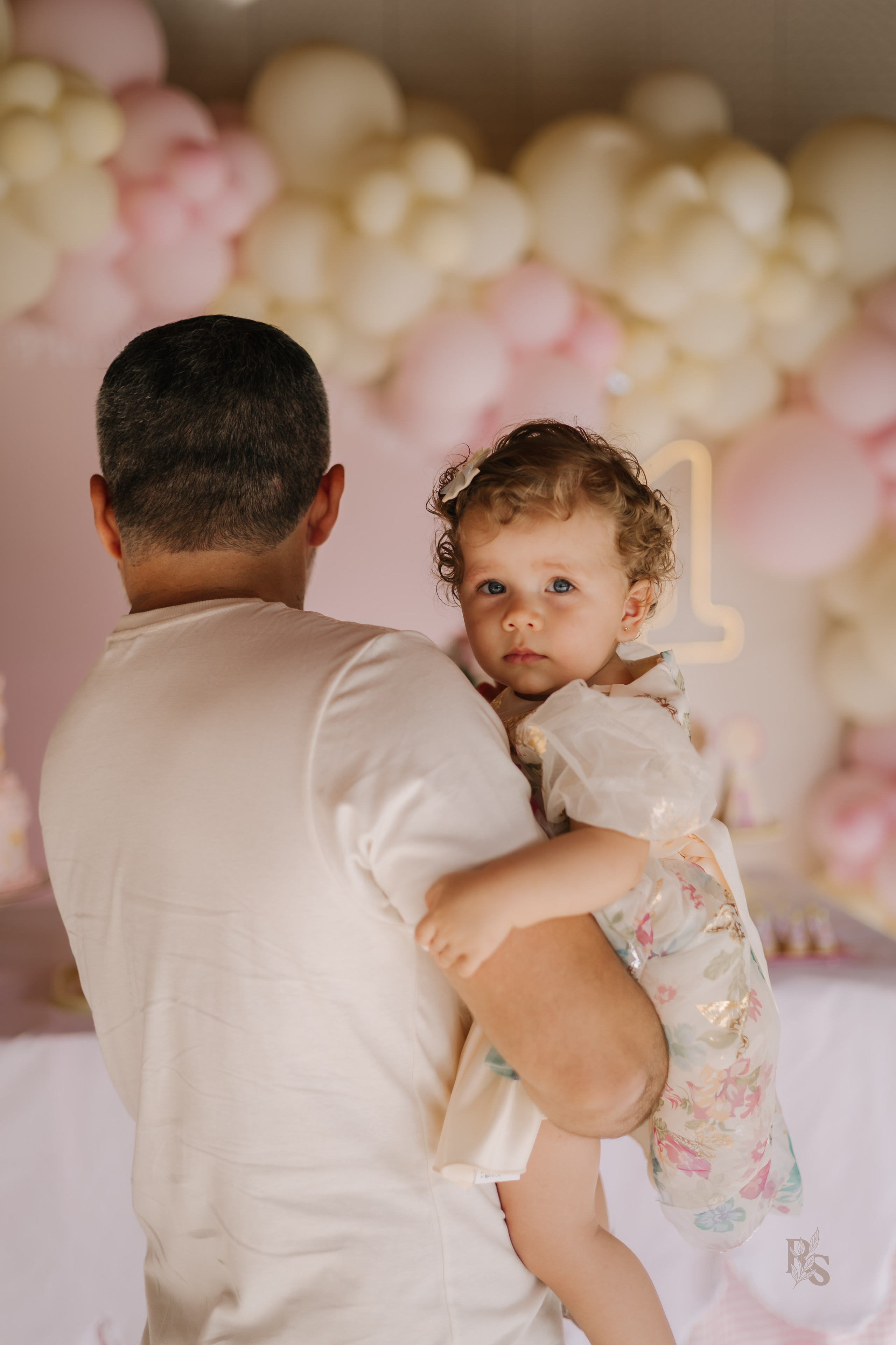 Aurora — 1 ano. Fotógrafo Richard Silvestre — Casamentos na Bahia