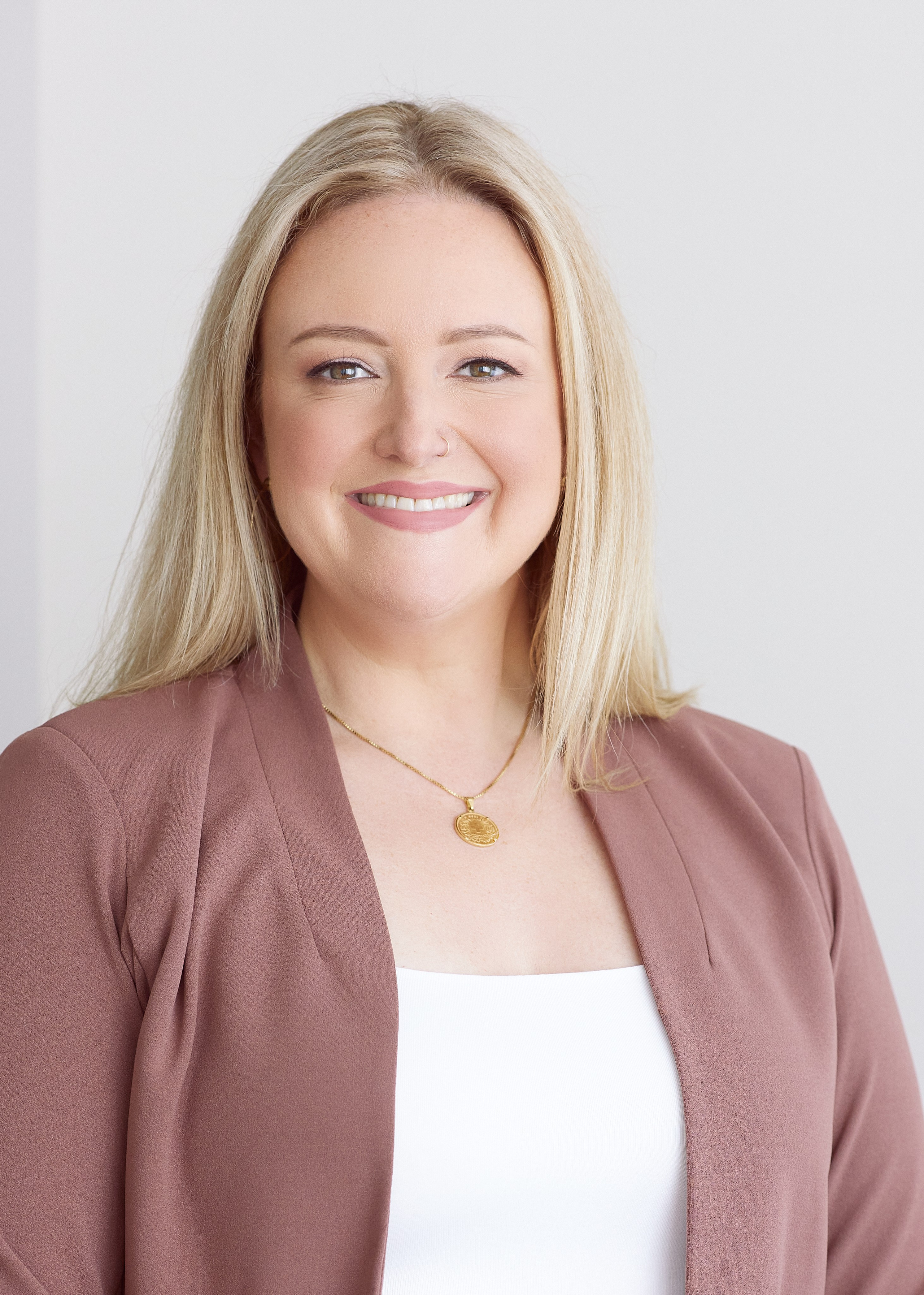 New Tecumseth Headshot Photographer. Portrait and Personal Brand Photographer in Simcoe County, Ontario, Bobbi-jo Stuart