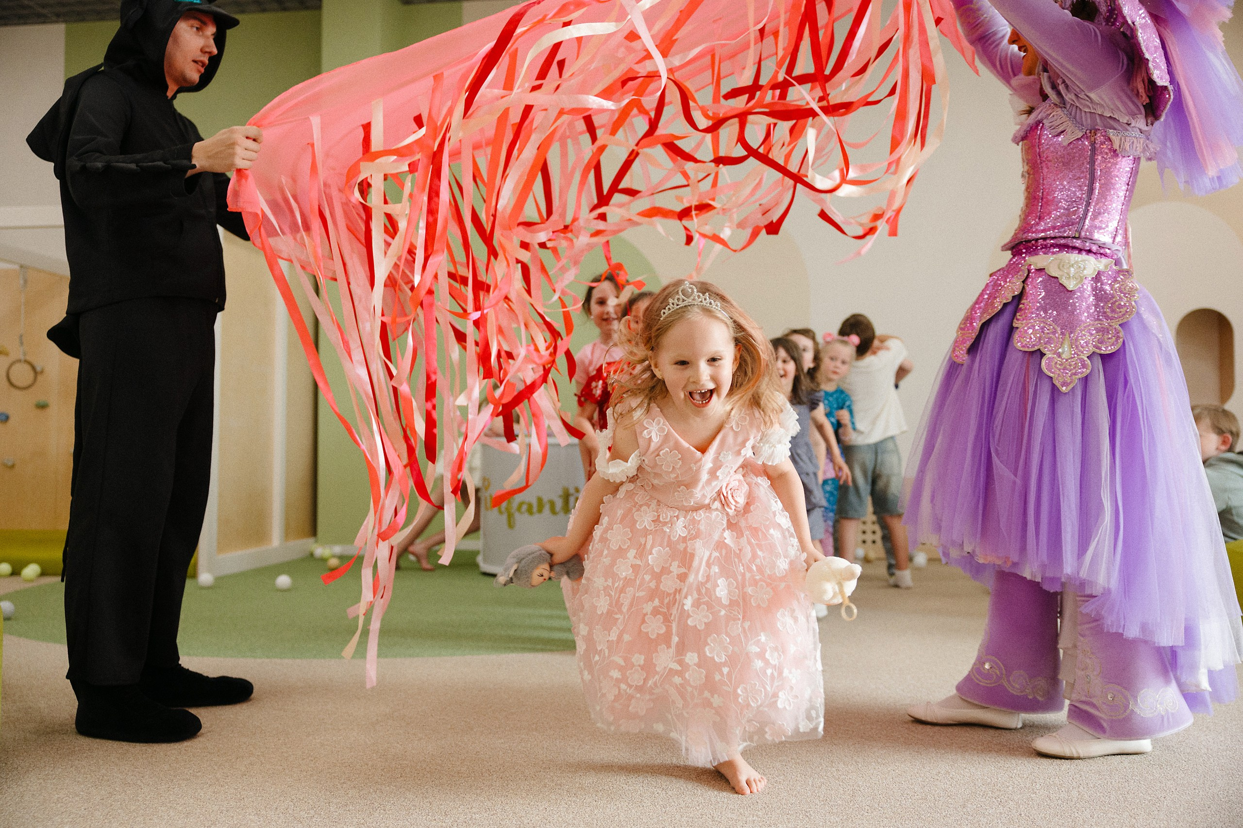 Праздничная фотосессия 6-летия — LaBubu, любимые герои и стильная детская атмосфера. Евгений Тимофеев | Свадебный и контент-фотограф и видеограф в Риге
