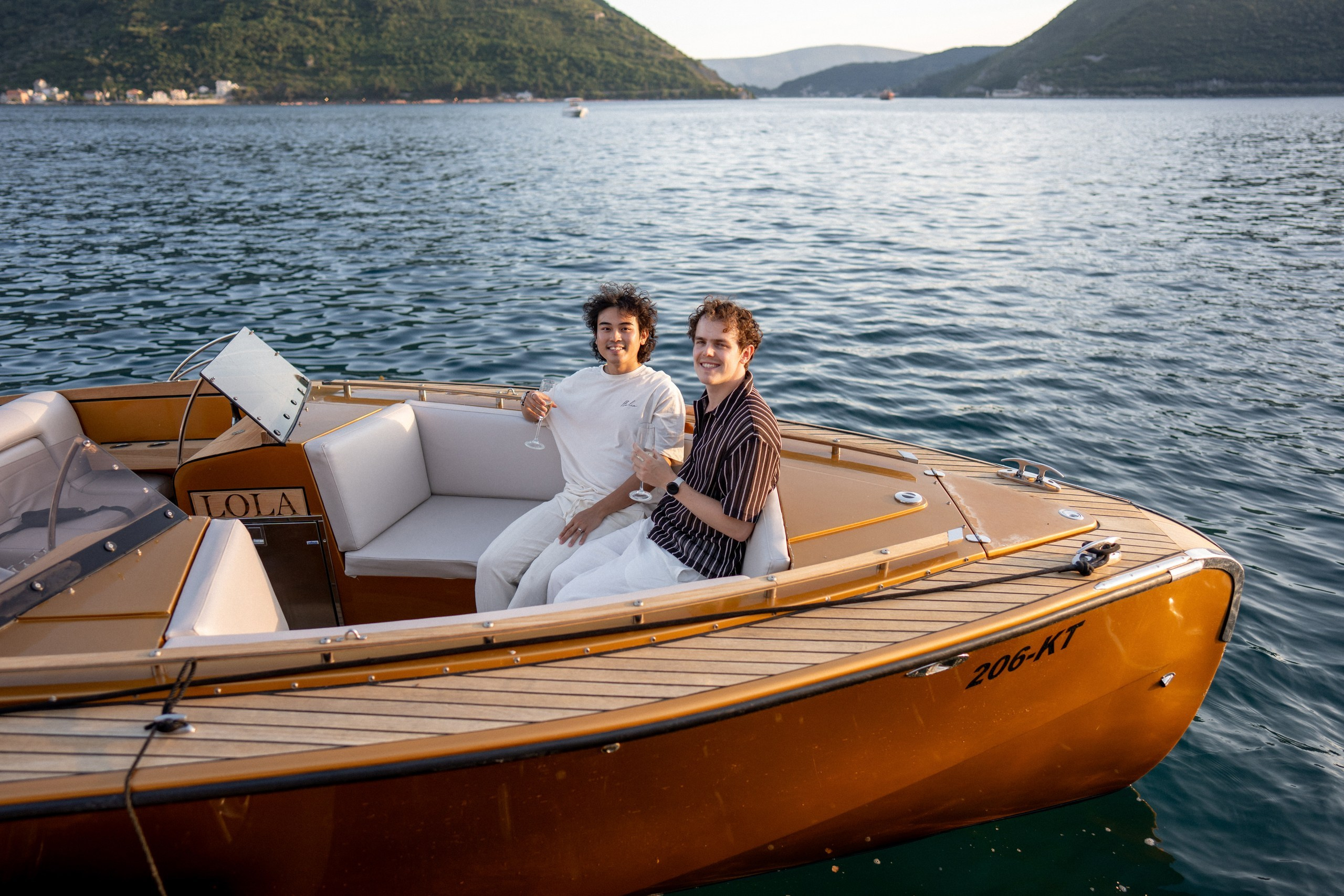 Perast Boat Proposal. Trouwfotograaf & videograaf in Montenegro | Maria & Vasilii