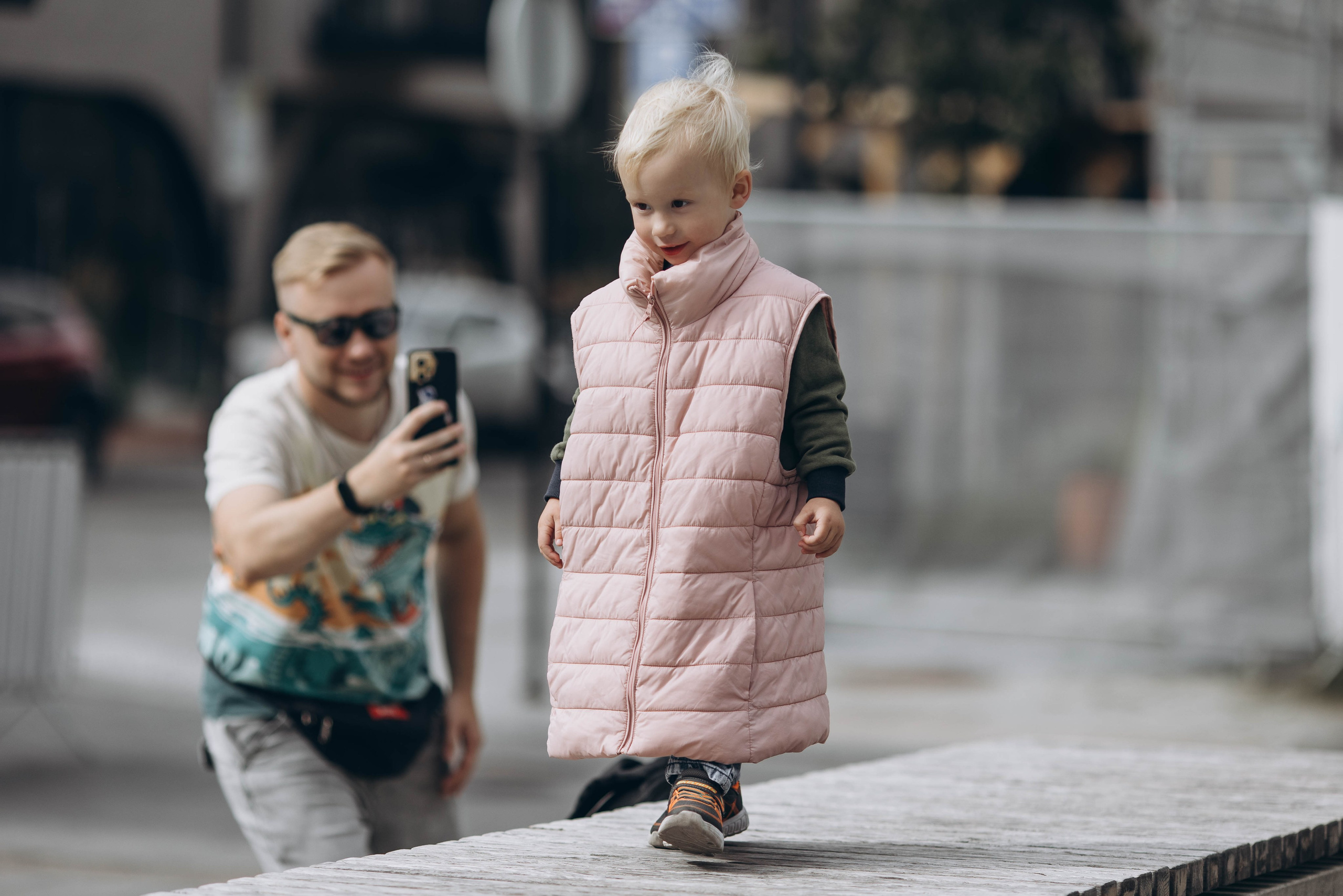 Along the streets of Vilnius in lifestyle style. Family photographer in Vilnuis Svetlana Naumova
