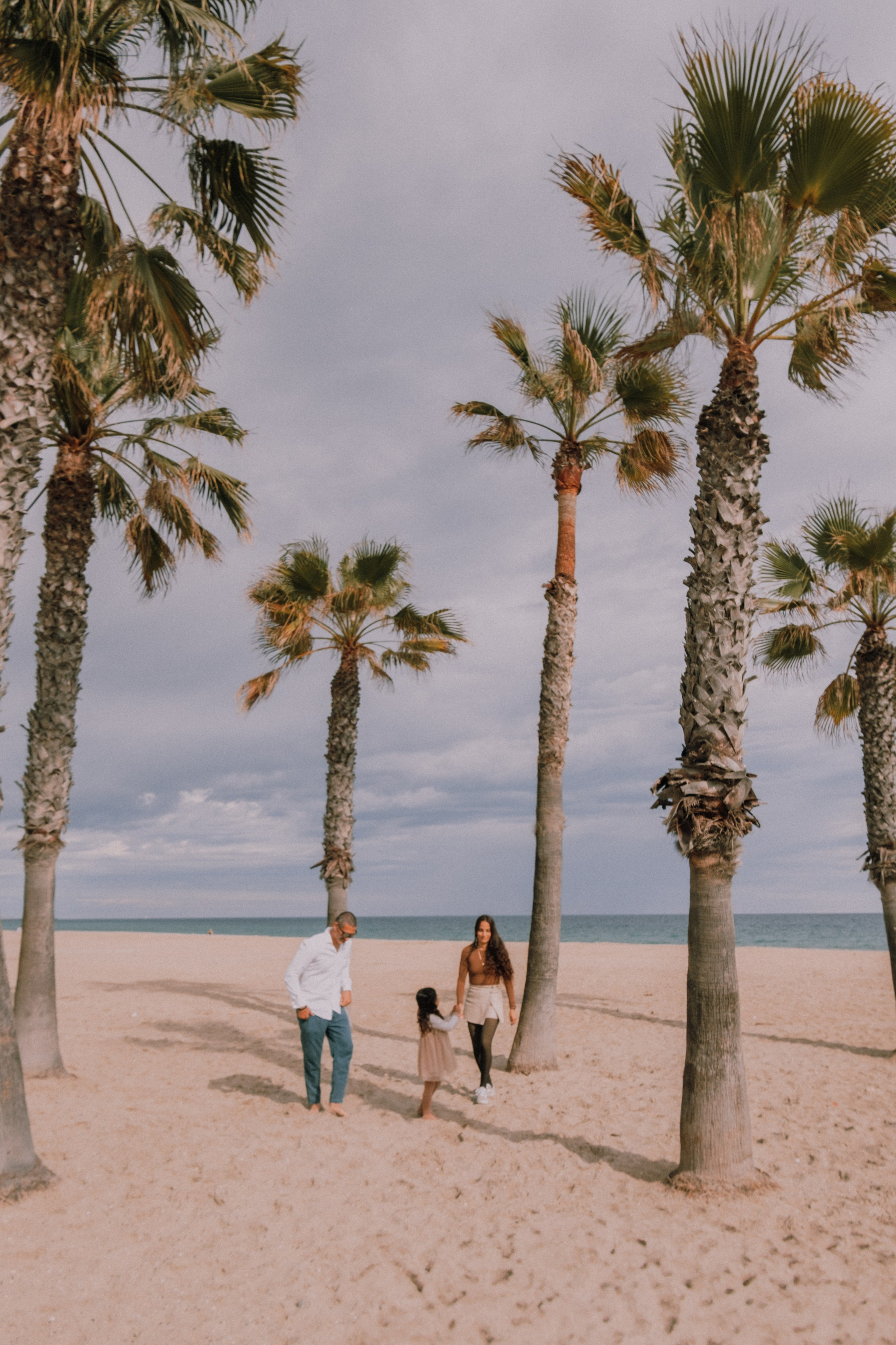 Sesión familiar en la playa. Fotografía profesional en Calafell - Elena Medvedeva