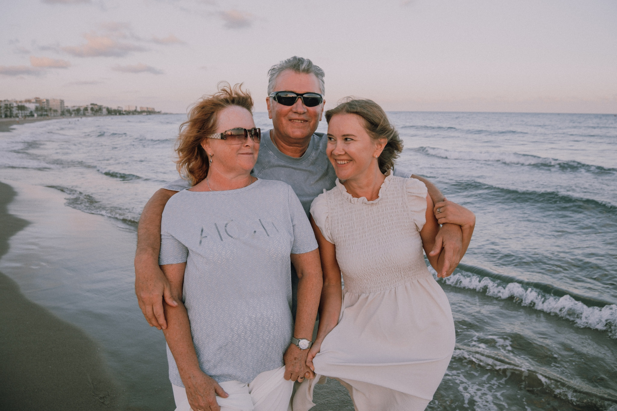 Sesión familiar en la playa. Fotografía profesional en Calafell - Elena Medvedeva