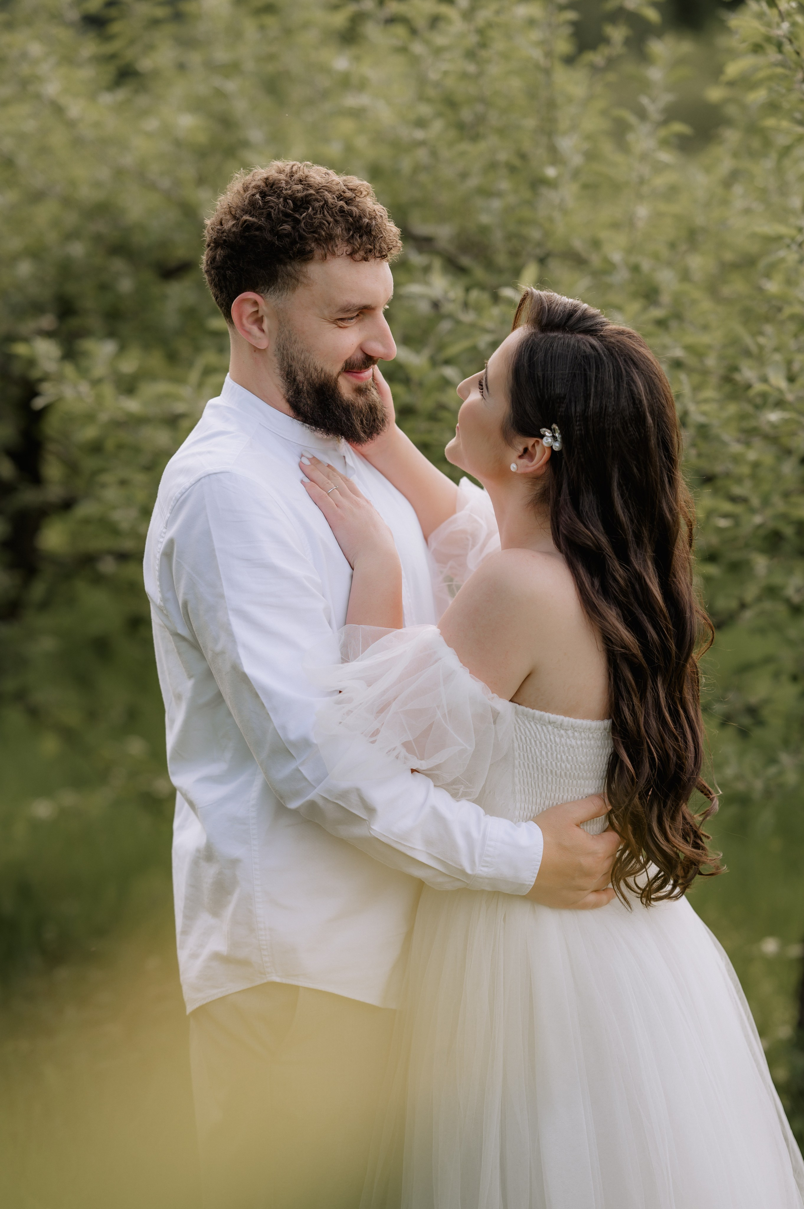 Magda + Andrei | Lovers in the garden. Proud Vision Weddings | Wedding Photography & Film — Servicii profesionale Foto Video Nunta Iasi